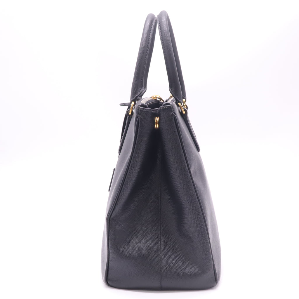 Saffiano Medium Galleria Double Zip Tote Black B23164
