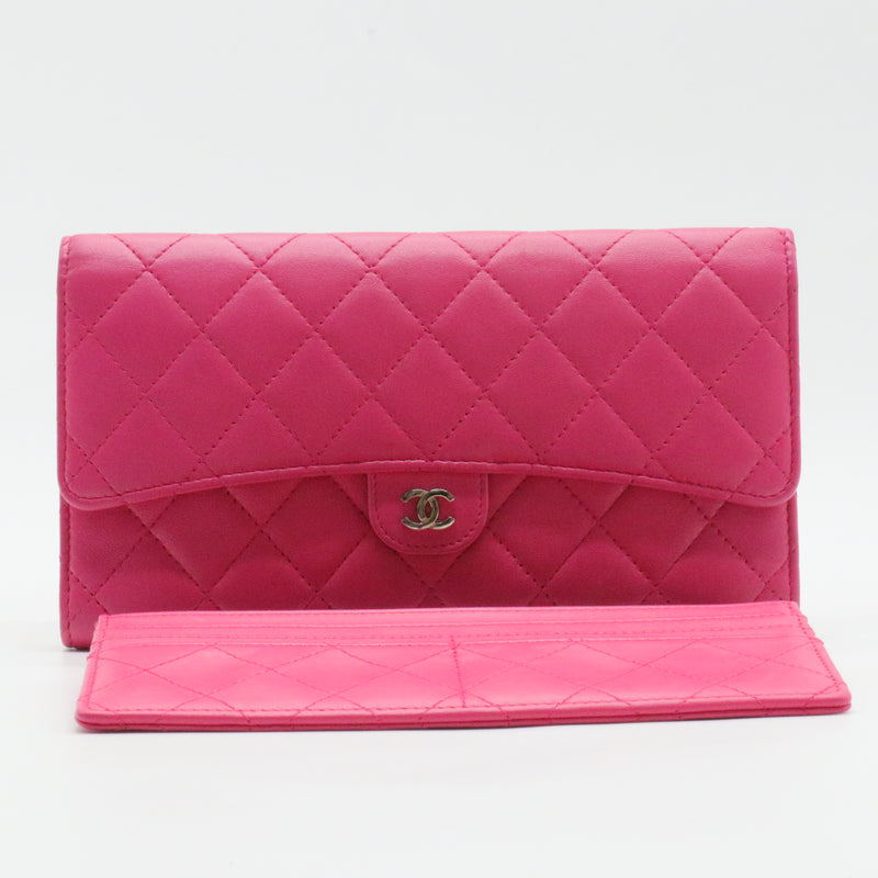 Trifold Classic Flap Wallet Quilted Caviar Medium