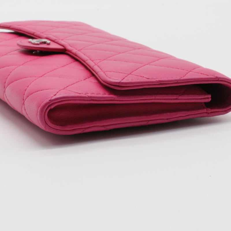 Trifold Classic Flap Wallet Quilted Caviar Medium