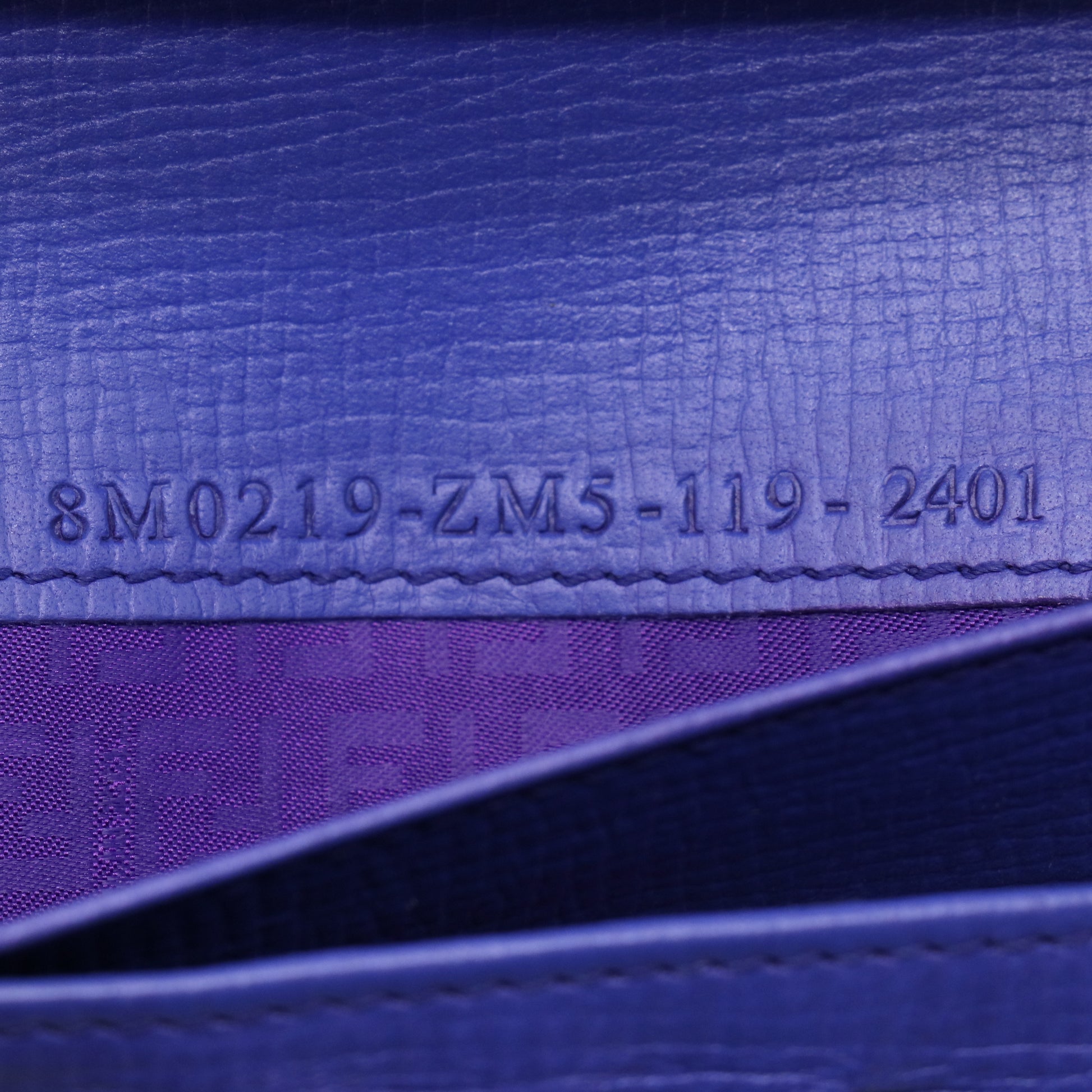 Fendi Baguette Continental Wallet on Chain B21879