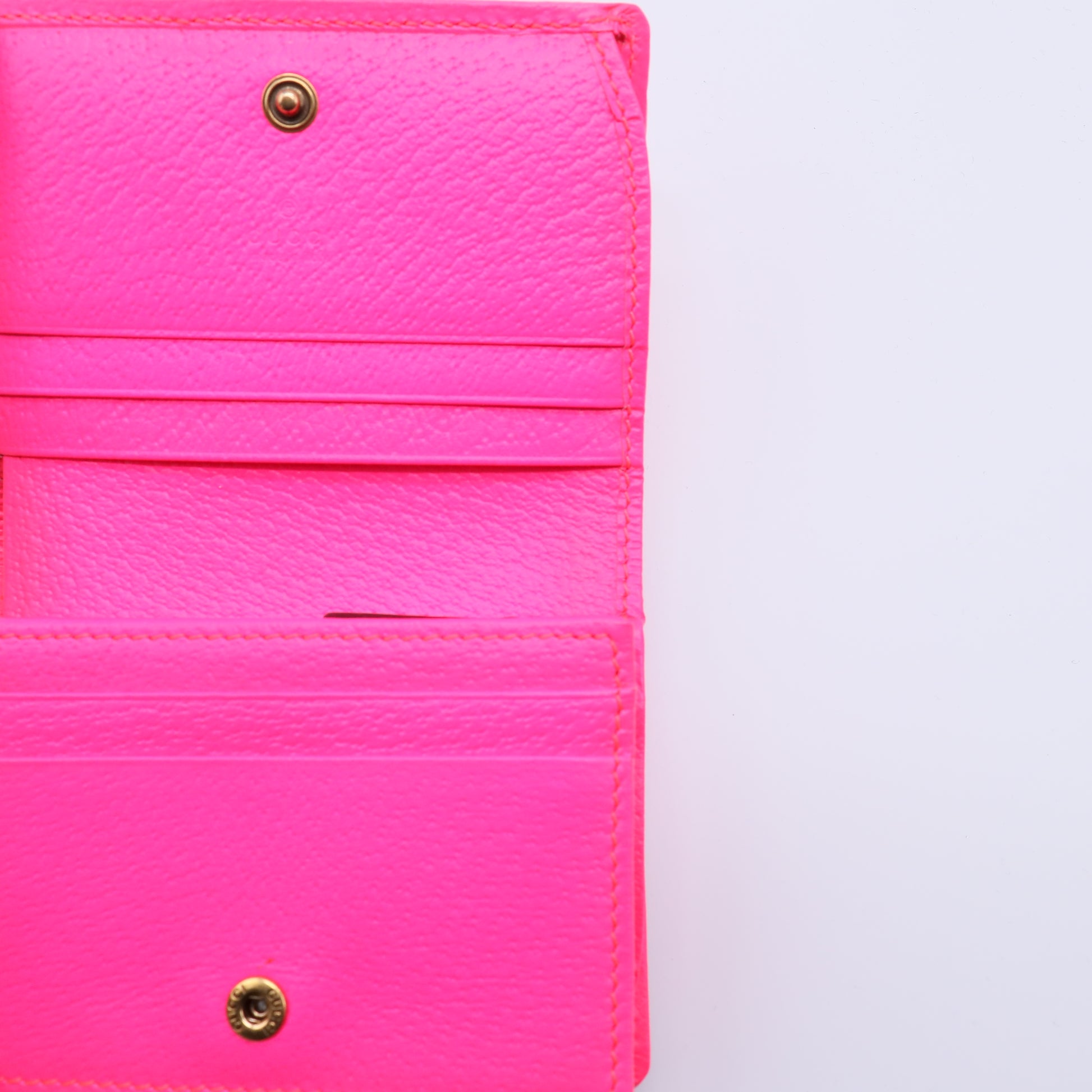 Gucci Flora Zumi Compact Wallet W21424