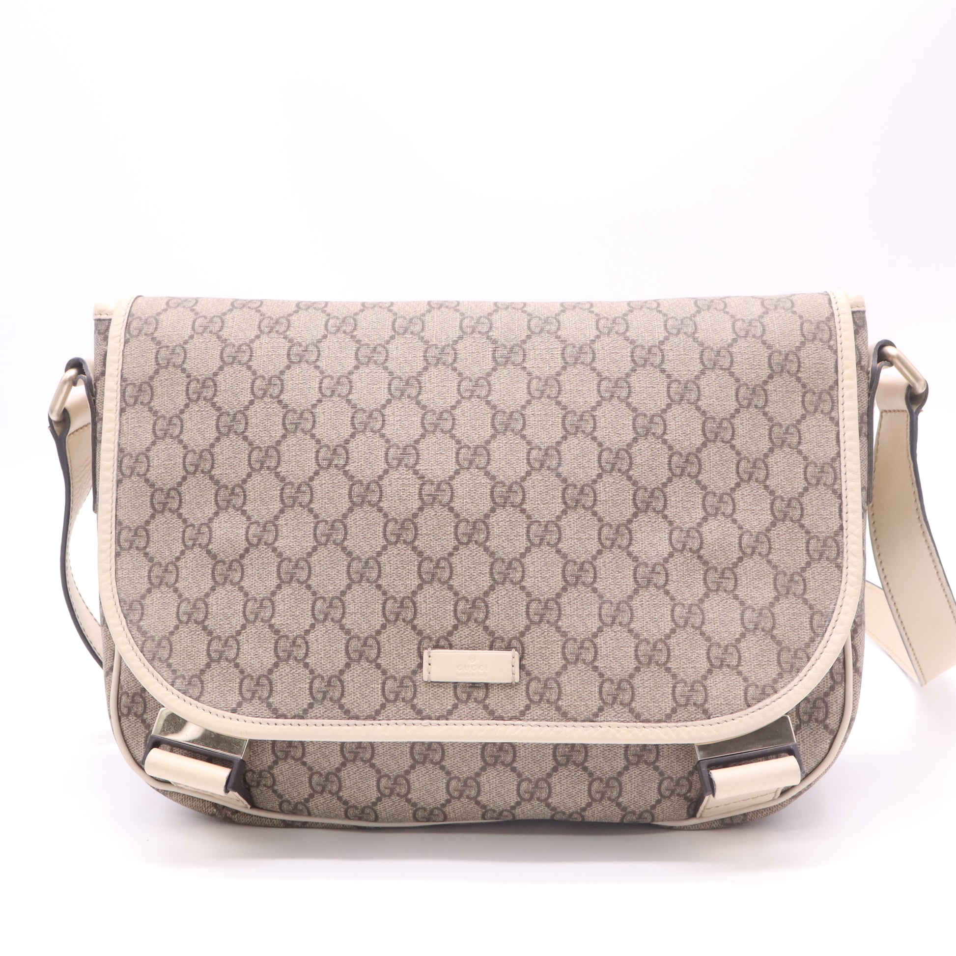 GG Supreme Crossbody Bag B23074
