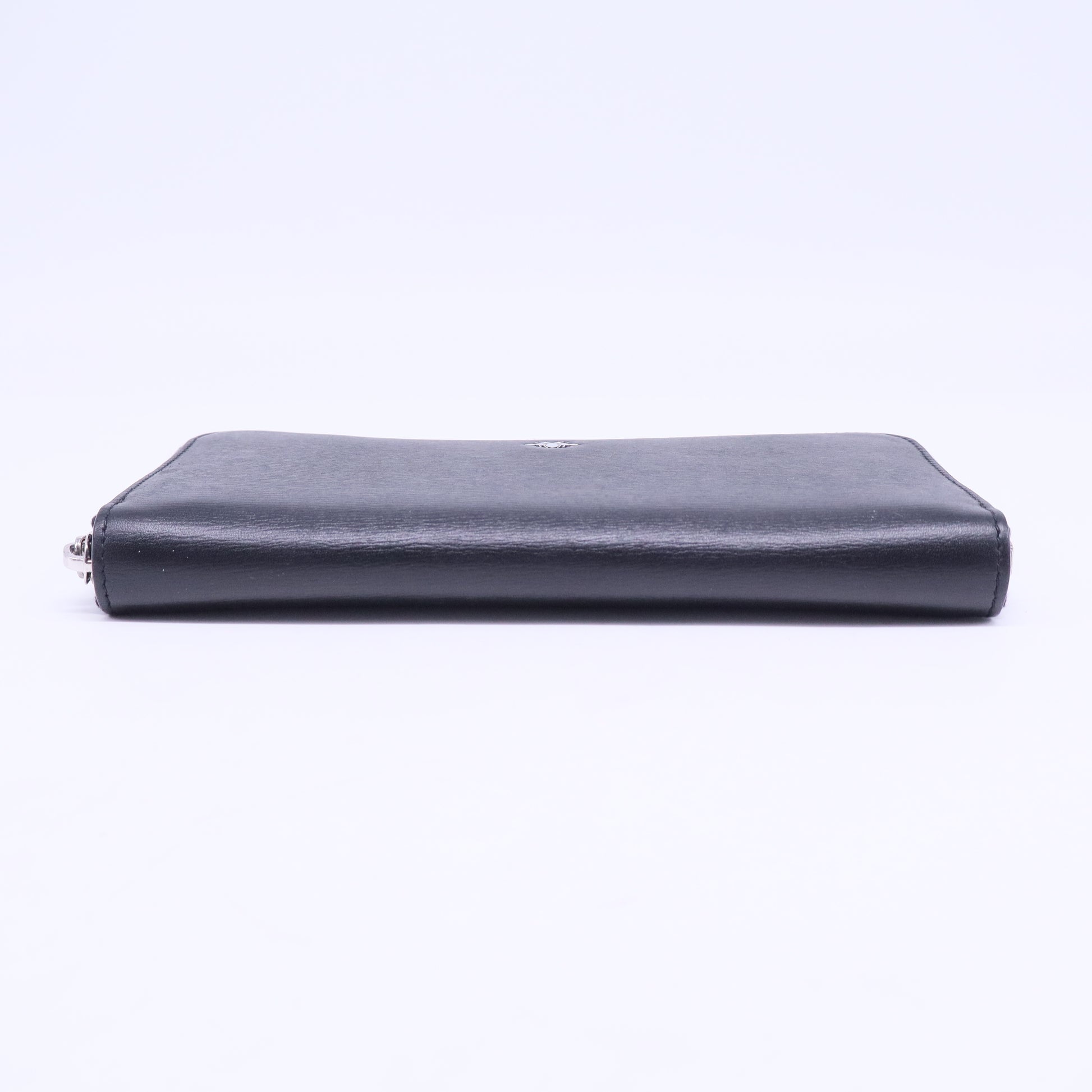 Black leather wallet with a metal bee motif W20553