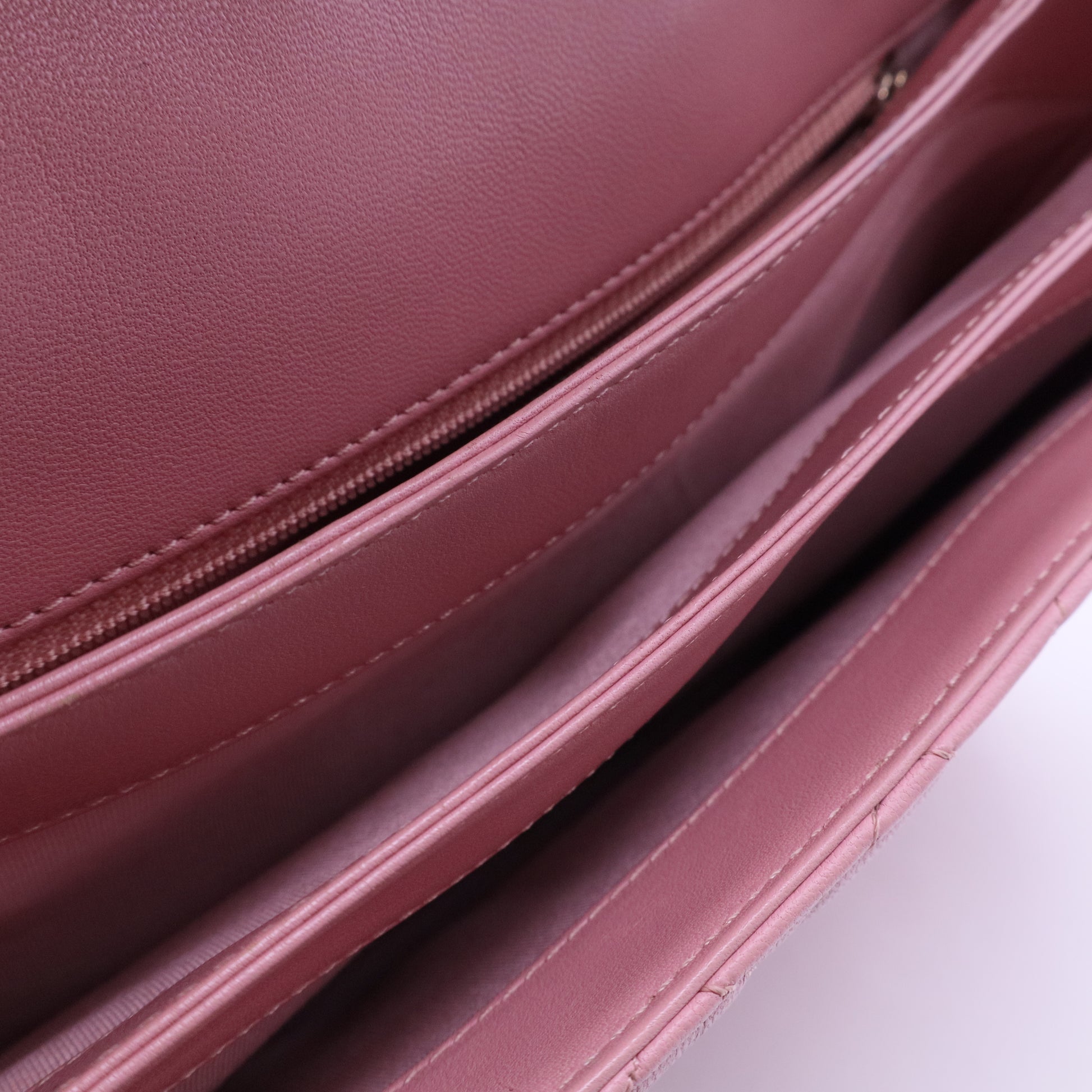 Timeless Classique Top Handle leather handbag B20175