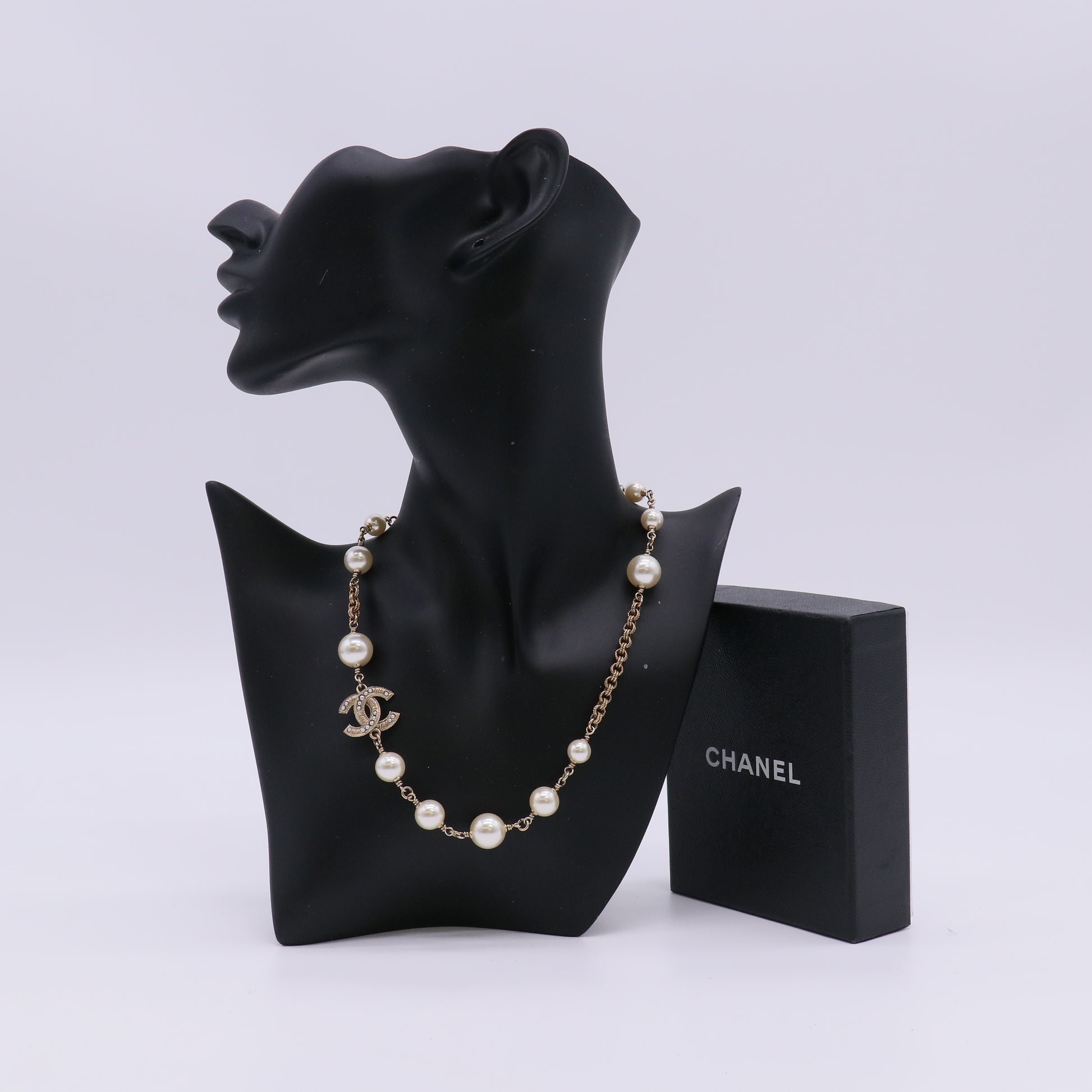 CC Short Necklace Gold W23026