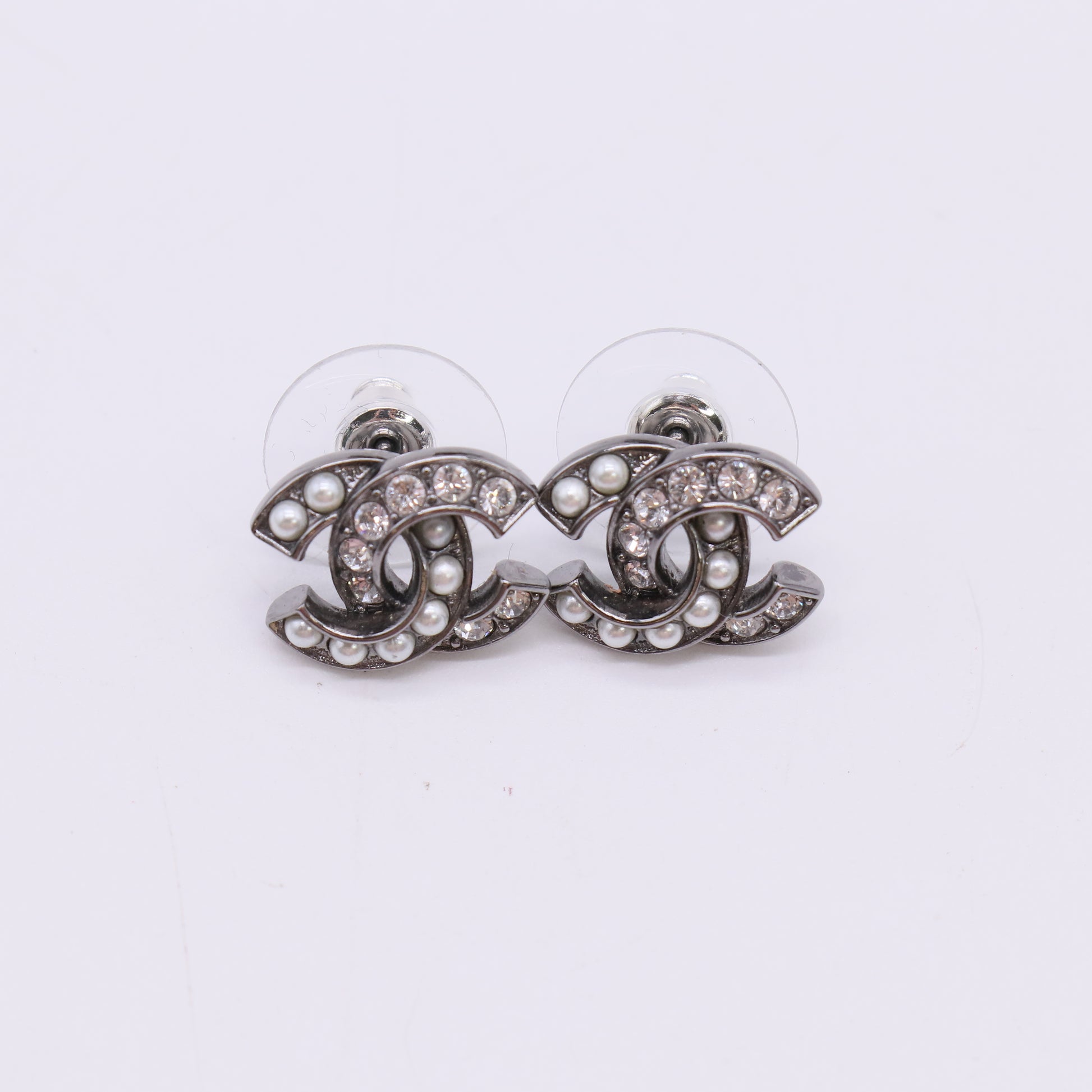 Chanel sliver CC stud earrings W23014