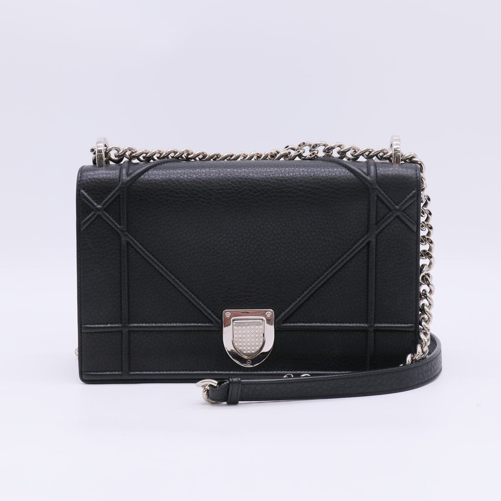 Diorama Flap Bag Grained Calfskin Medium B23900