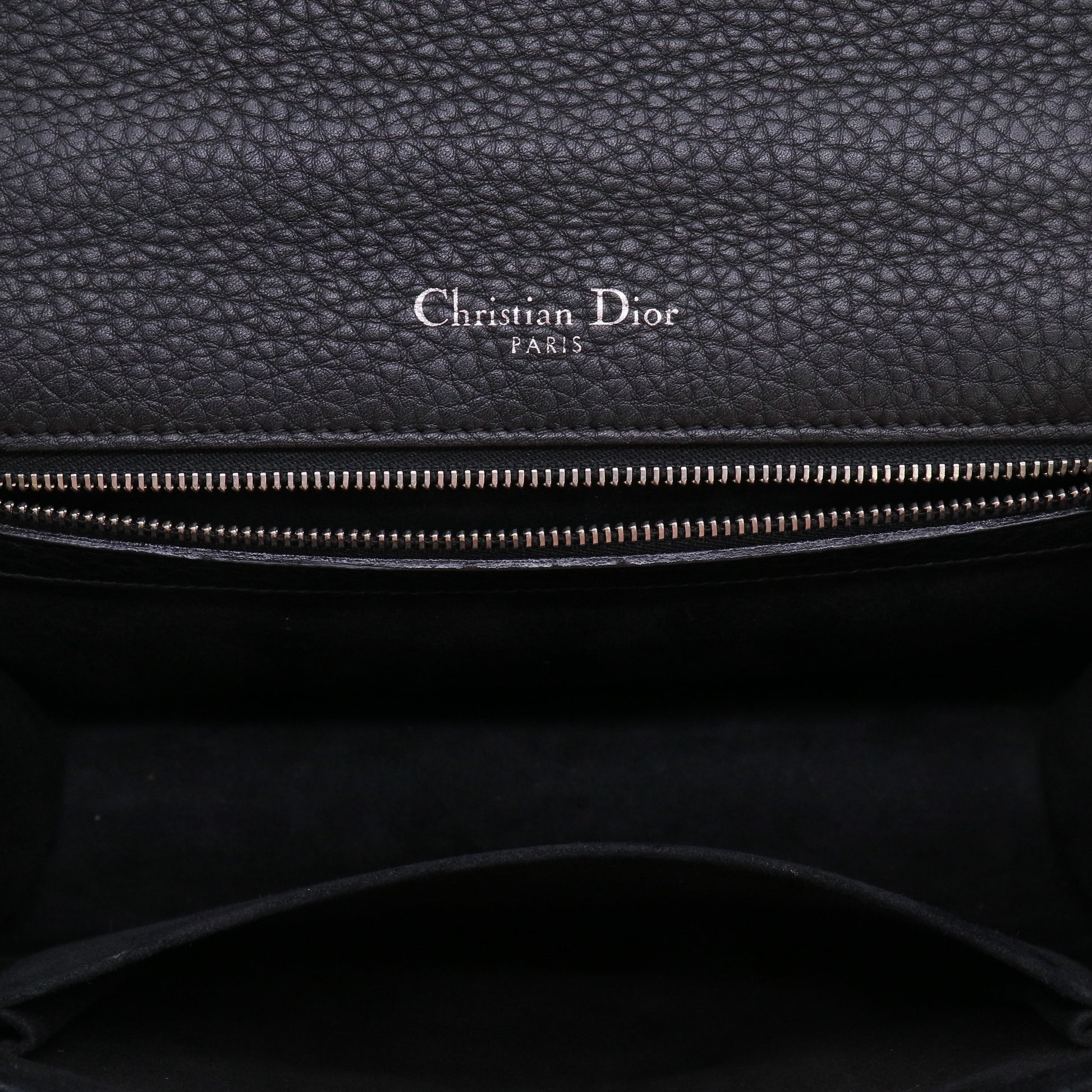 Diorama Flap Bag Grained Calfskin Medium B23900