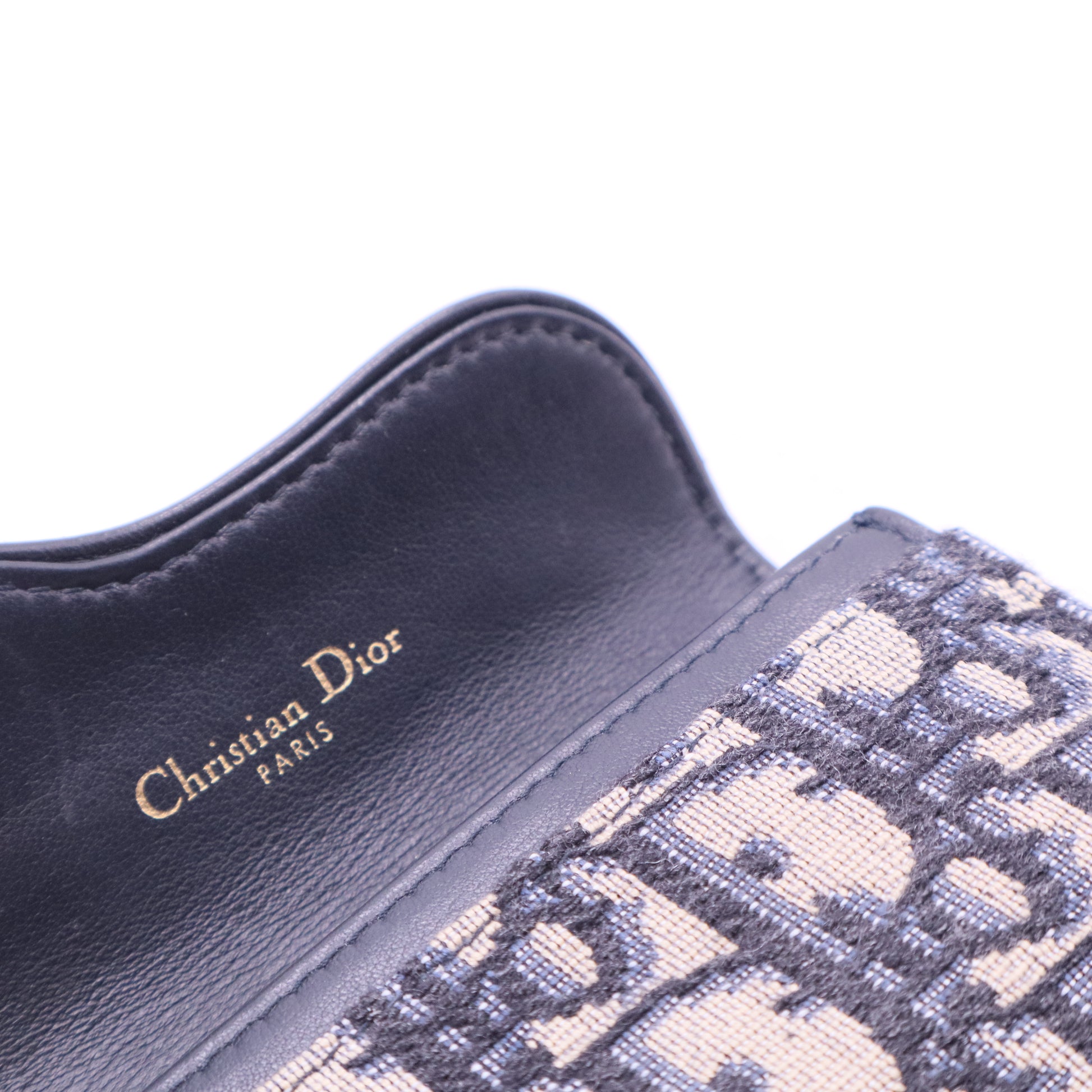 Oblique Monogram Saddle Flip Card Holder