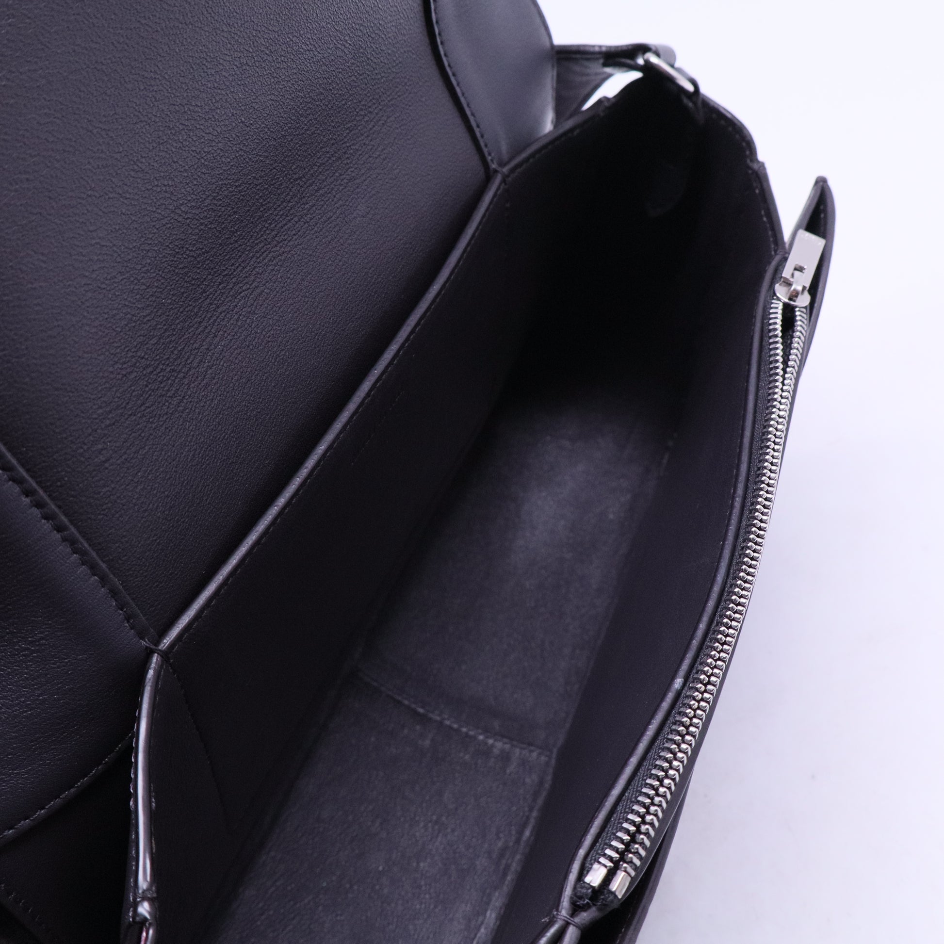 Shiny Smooth Calfskin Medium Frame Shoulder Bag Liquorice Antique Rose