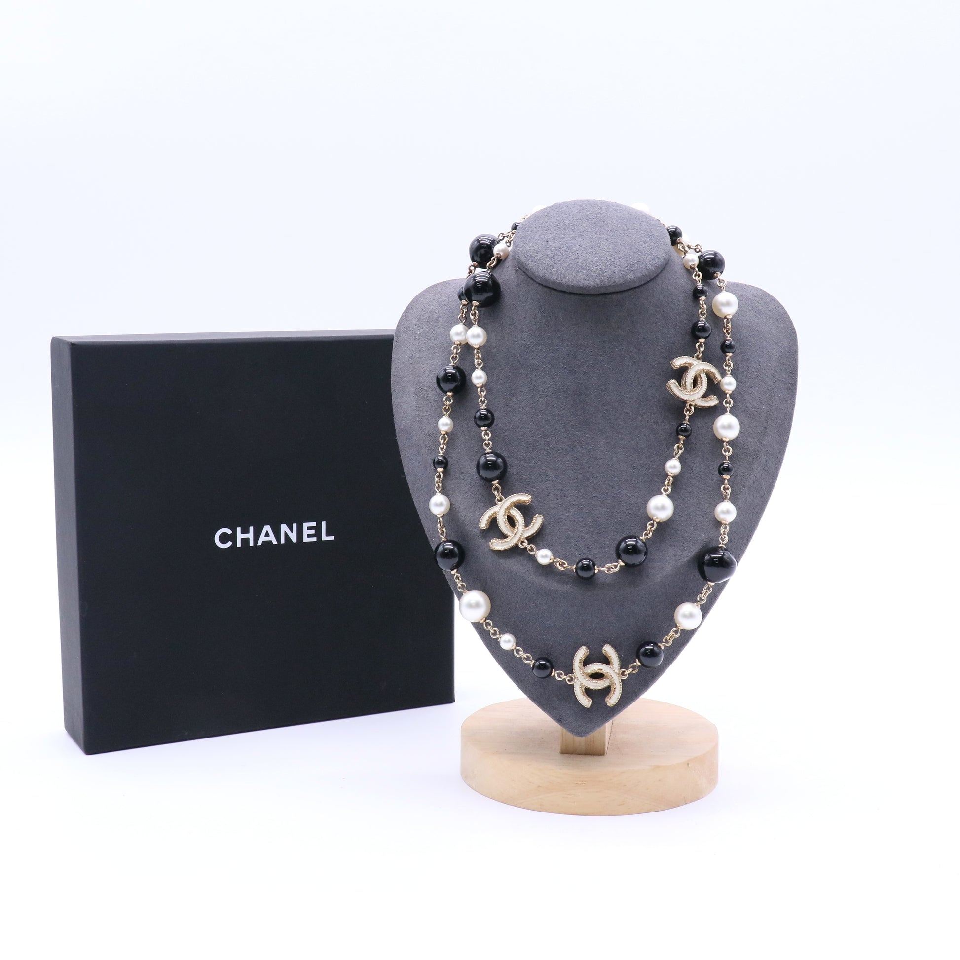 Black/White Bead and Glass Pearl CC Long Necklace twins