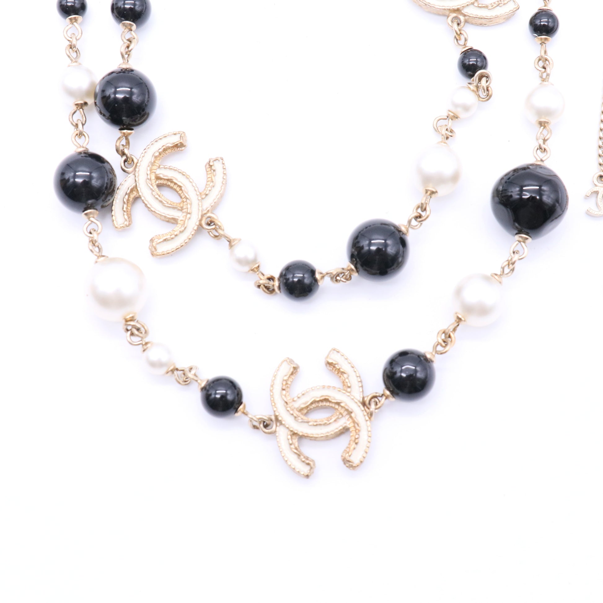 Black/White Bead and Glass Pearl CC Long Necklace twins