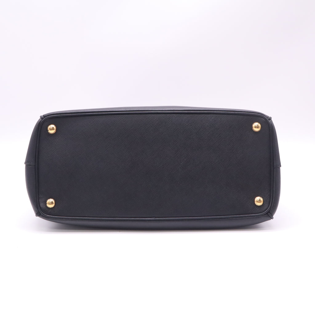 Saffiano Leather Galleria Double Zip Medium B23231