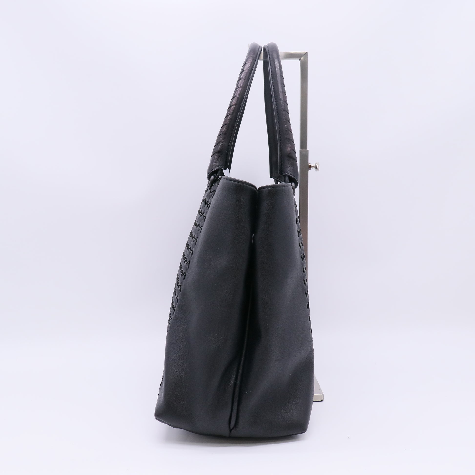 Bottega Veneta  Large Intrecciato Tote B23910