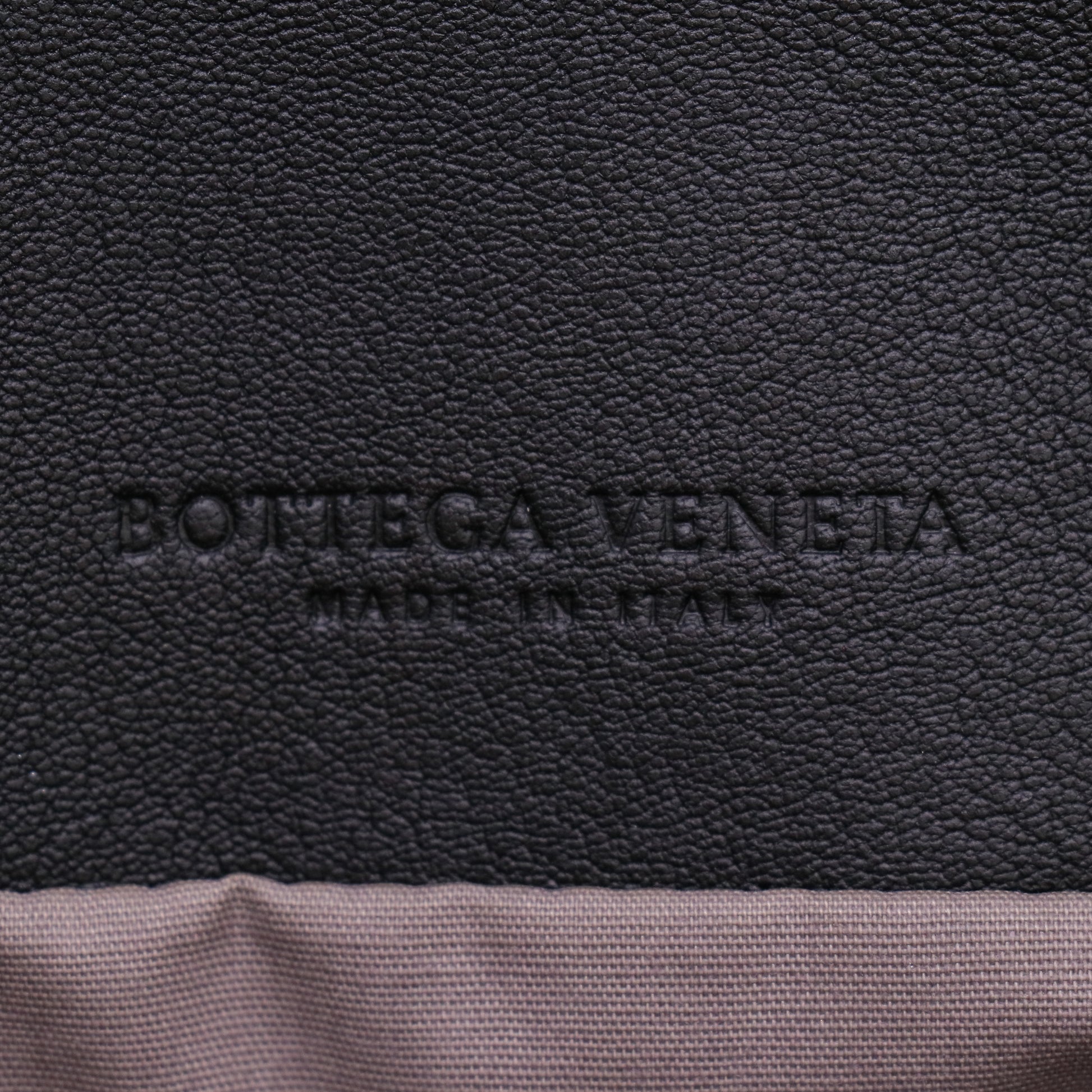 Bottega Veneta  Large Intrecciato Tote B23910