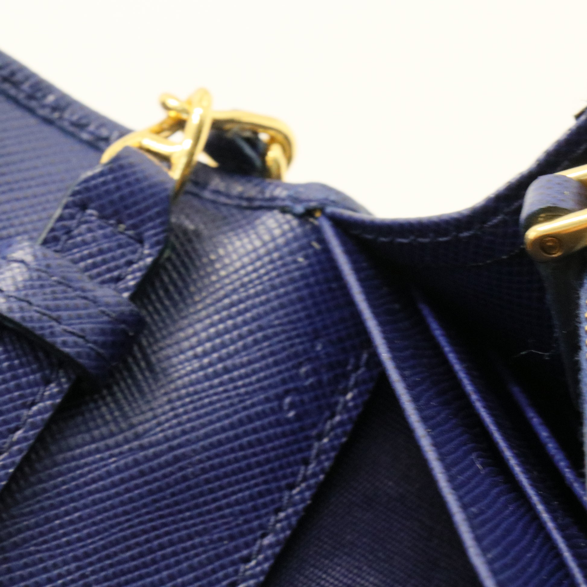 Wallet on Chain Saffiano Leather
