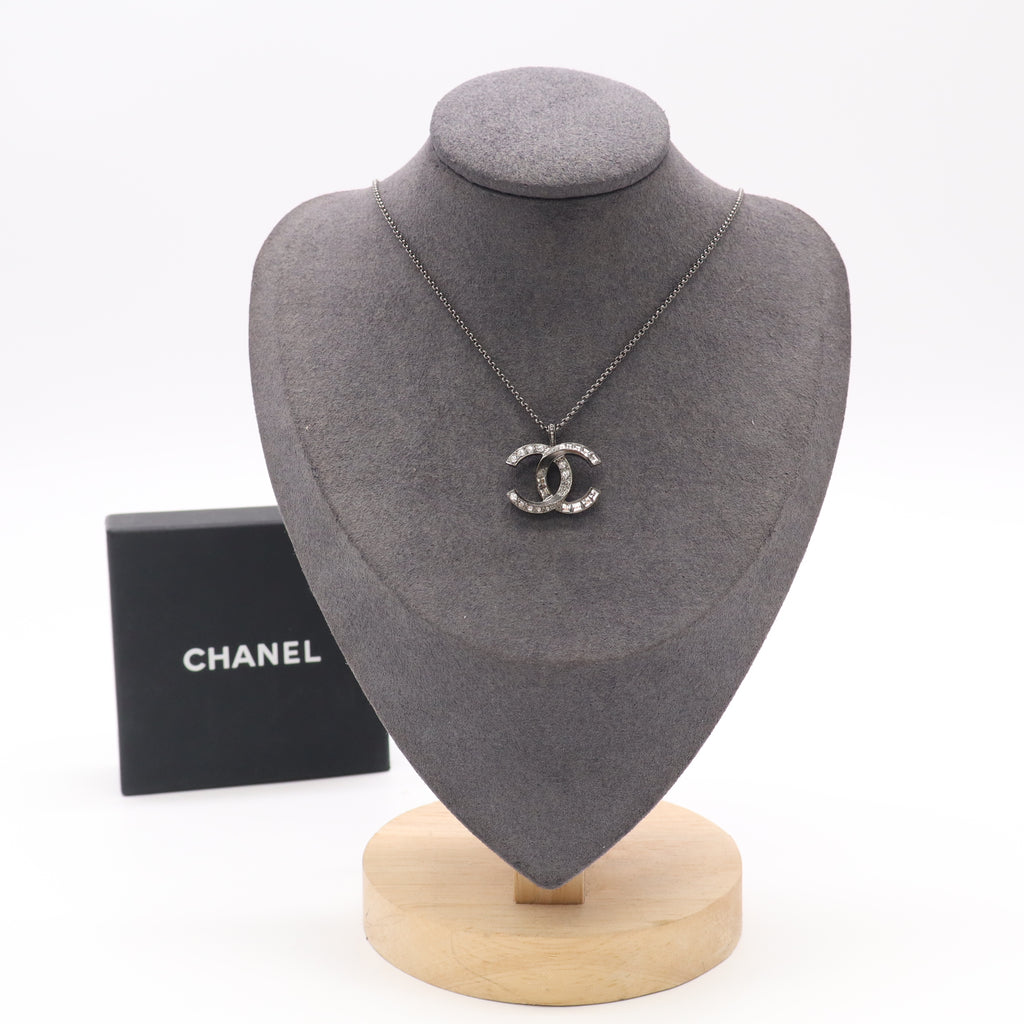 Chanel Aged Ruthenium Tone CC Pendant Necklace twins LDJ5544