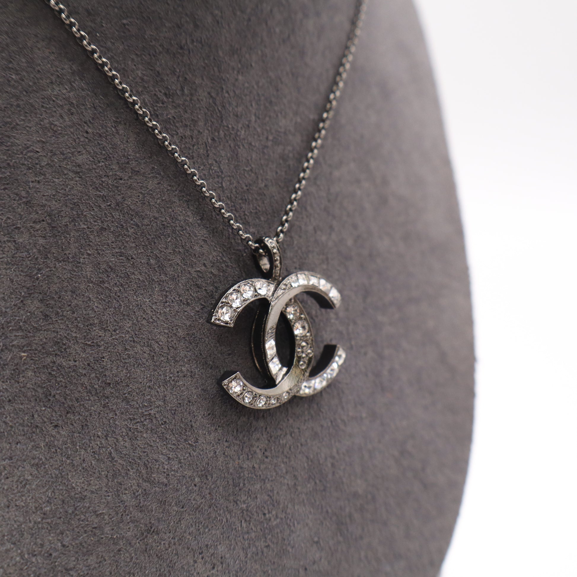 Chanel Aged Ruthenium Tone CC Pendant Necklace twins LDJ5544