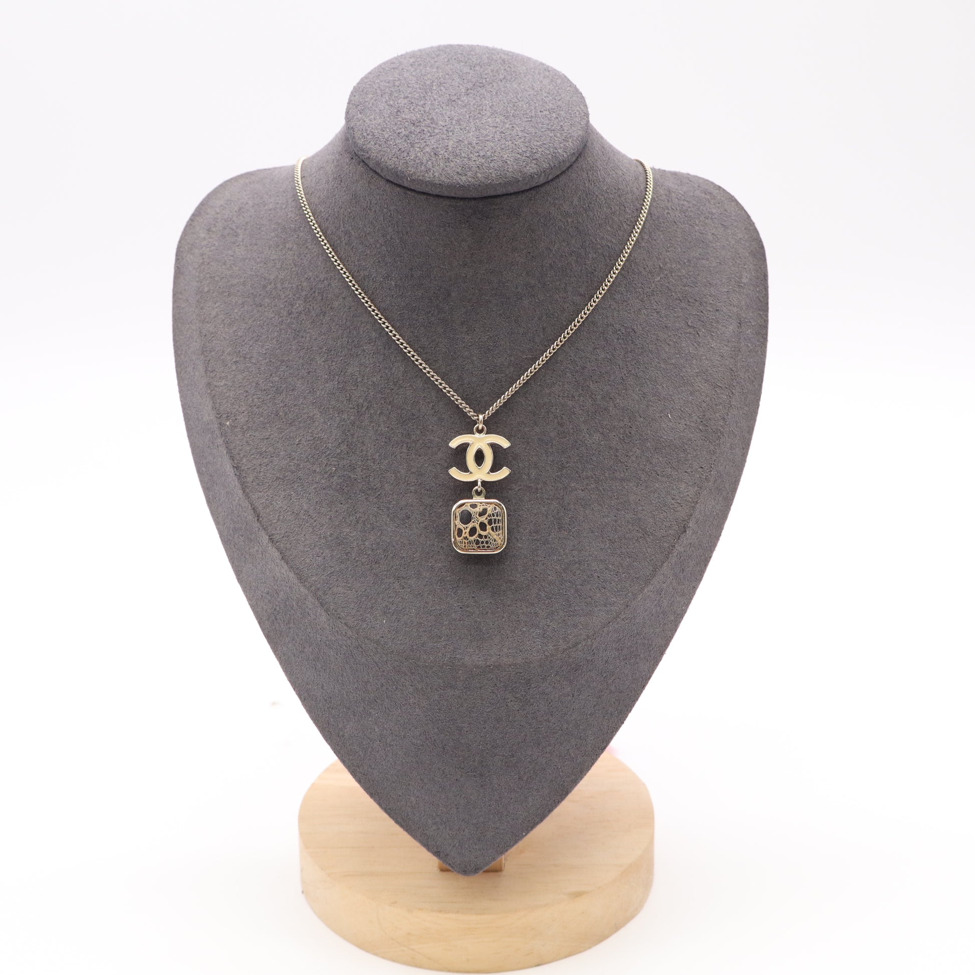 Chanel Vintage Enamel CC Logo and Square Lace Pendant Necklace twins LDJ5548