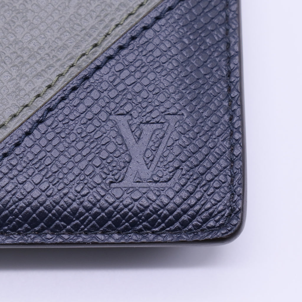 Louis Vuitton Taiga Multiple Wallet W21363