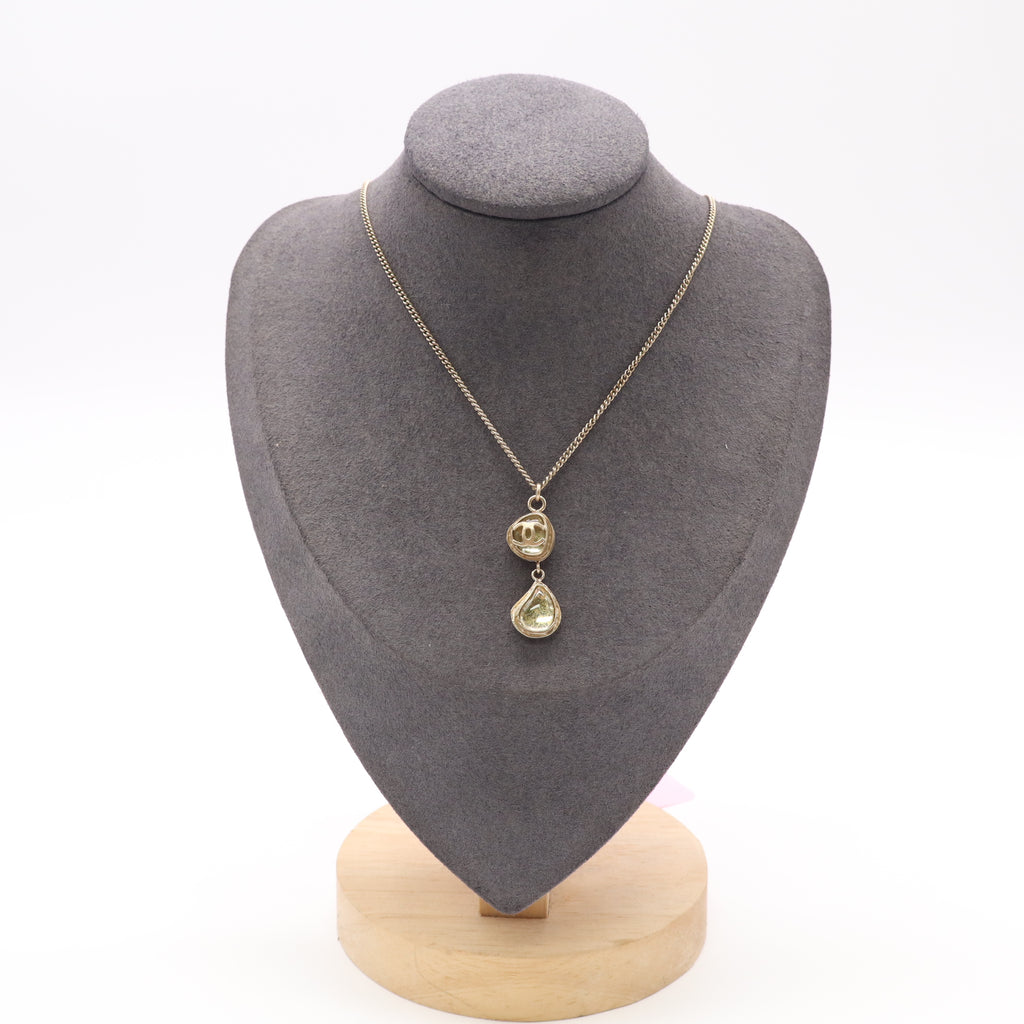 Chanel Vintage Gold Tone CC Logo and Double Teardrop  Pendant Necklace twins LDJ5549
