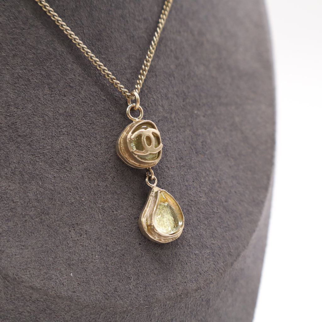 Chanel Vintage Gold Tone CC Logo and Double Teardrop  Pendant Necklace twins LDJ5549