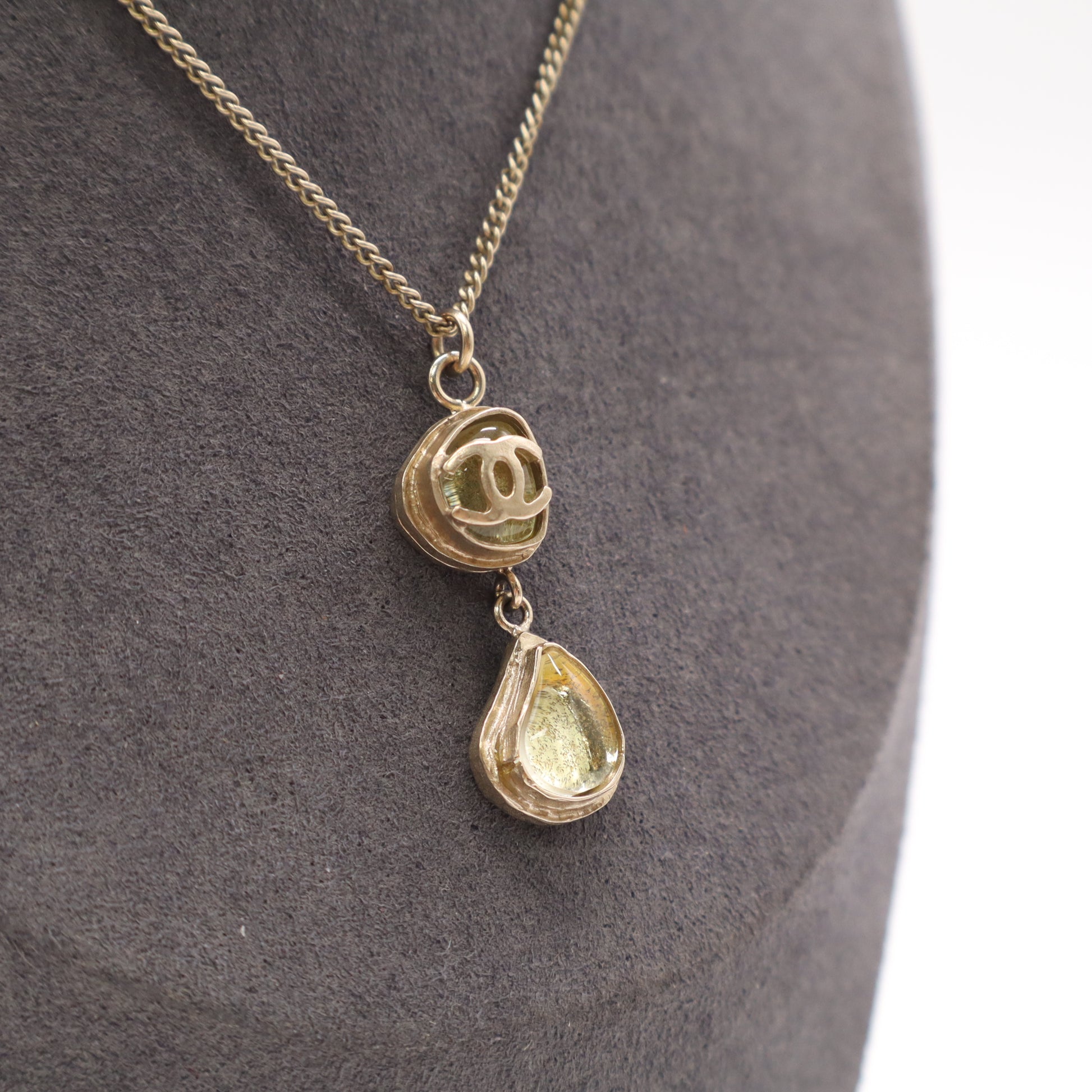 Chanel Vintage Gold Tone CC Logo and Double Teardrop  Pendant Necklace twins LDJ5549