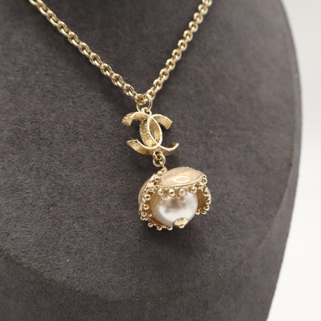 Faux Pearl Necklace, Coco Mark Flower Rhinestone W23053