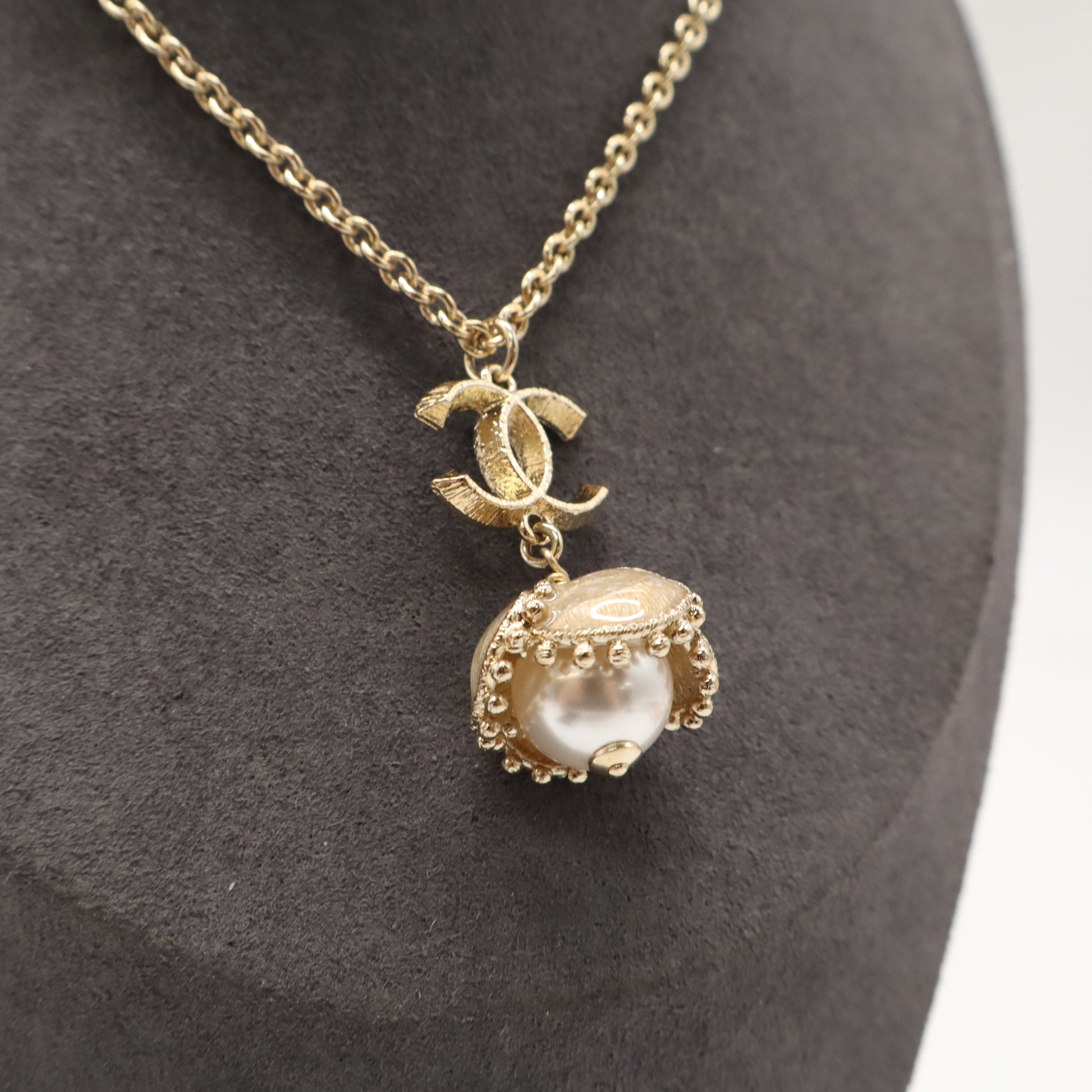 Faux Pearl Necklace, Coco Mark Flower Rhinestone W23053