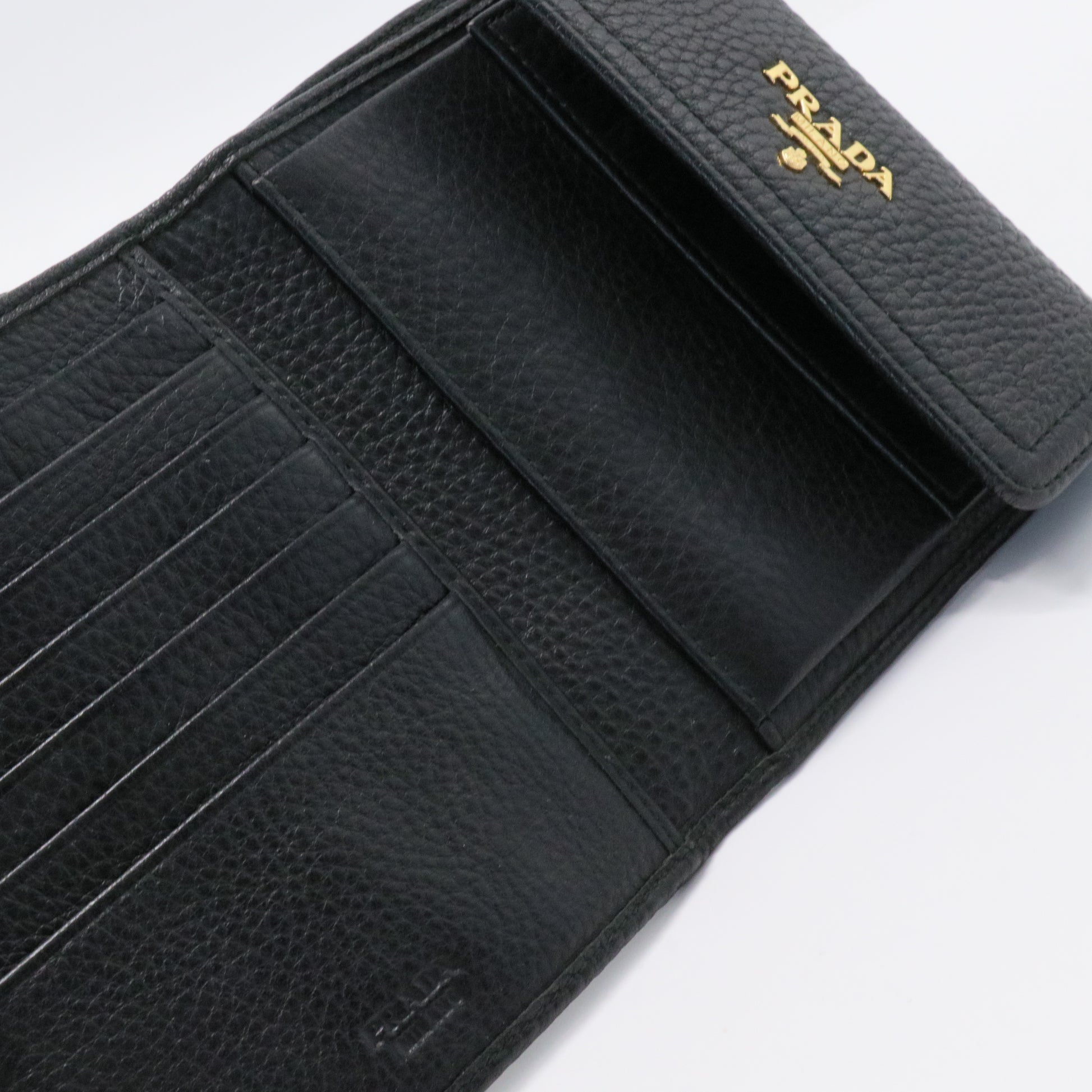 Small Grain Leather Trifold Wallet