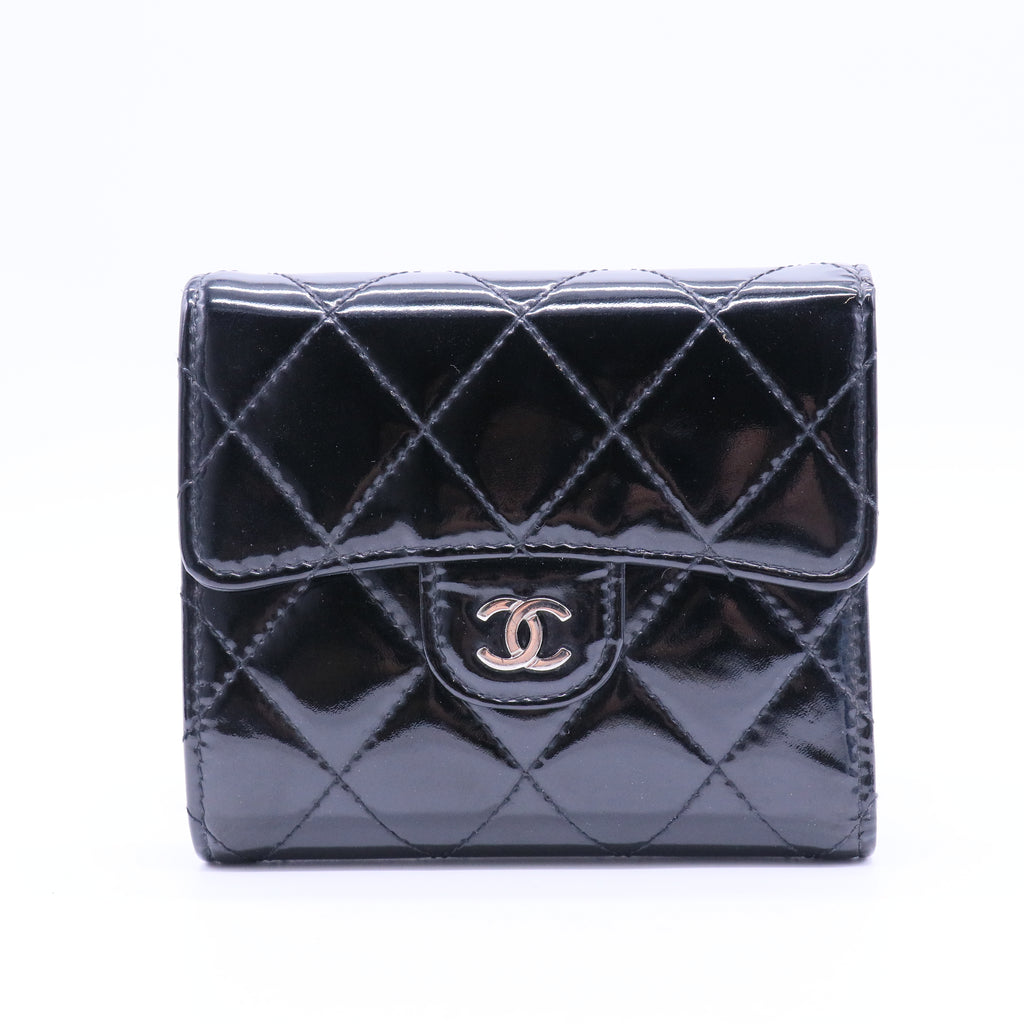 Chanel patent leather card case with silver clasp twins