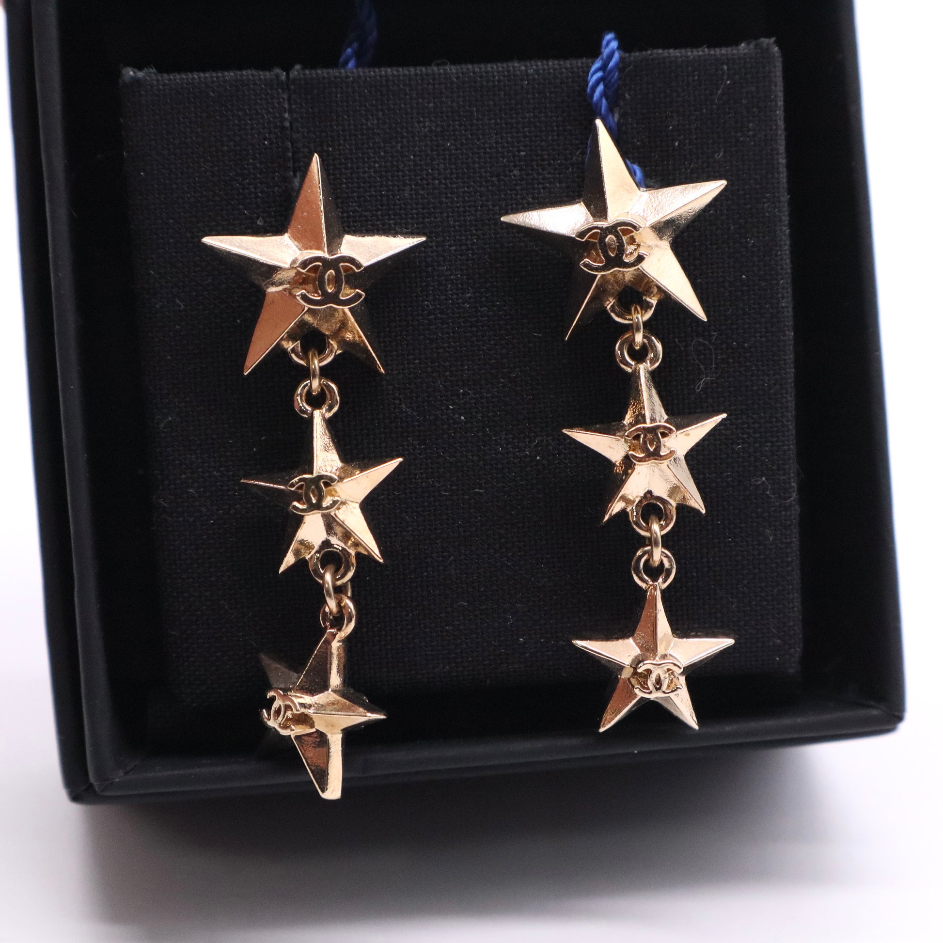 Gold Tone Metal Star Motif CC Earrings twins LDJ2738