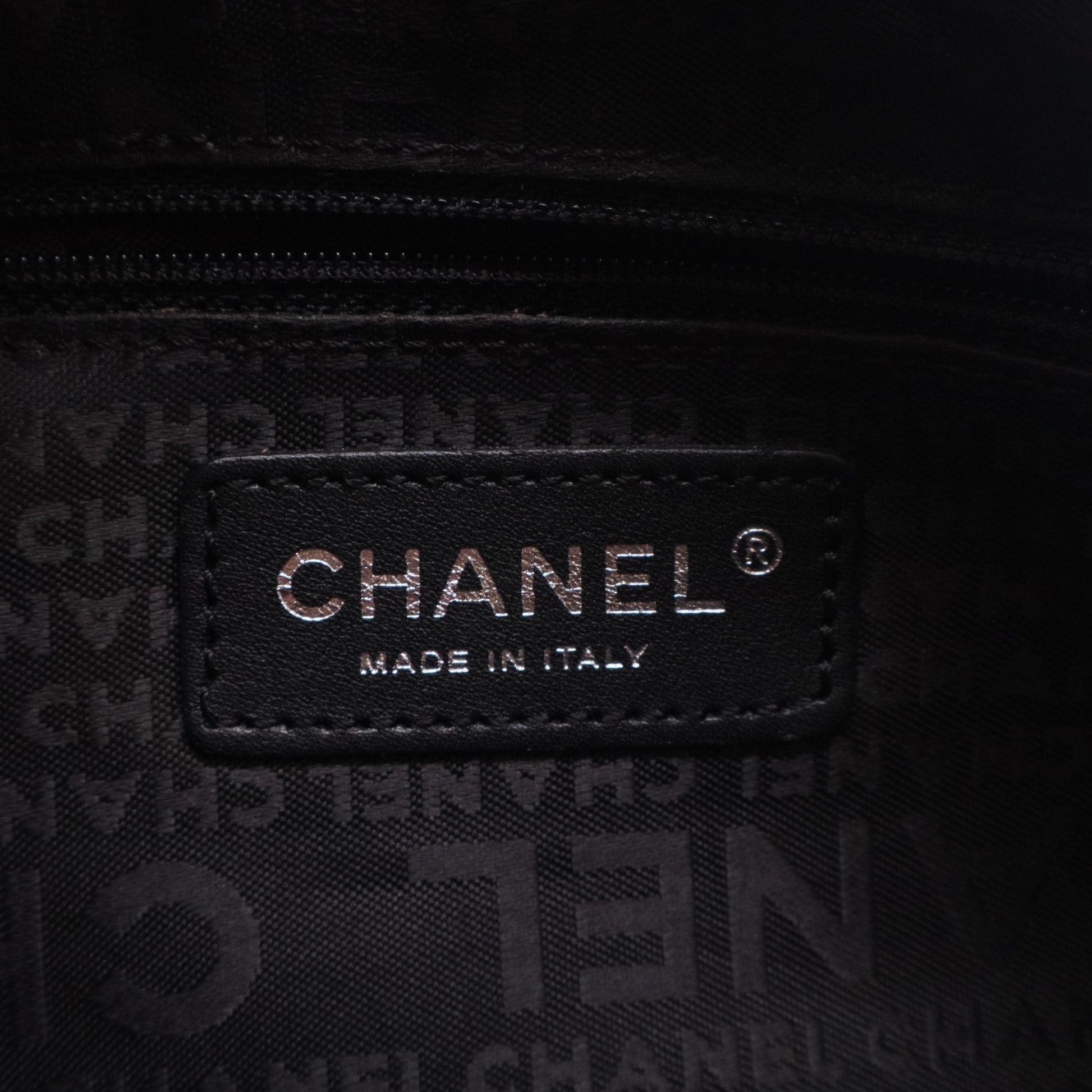 Caviar Square Stitched Tote Black twins