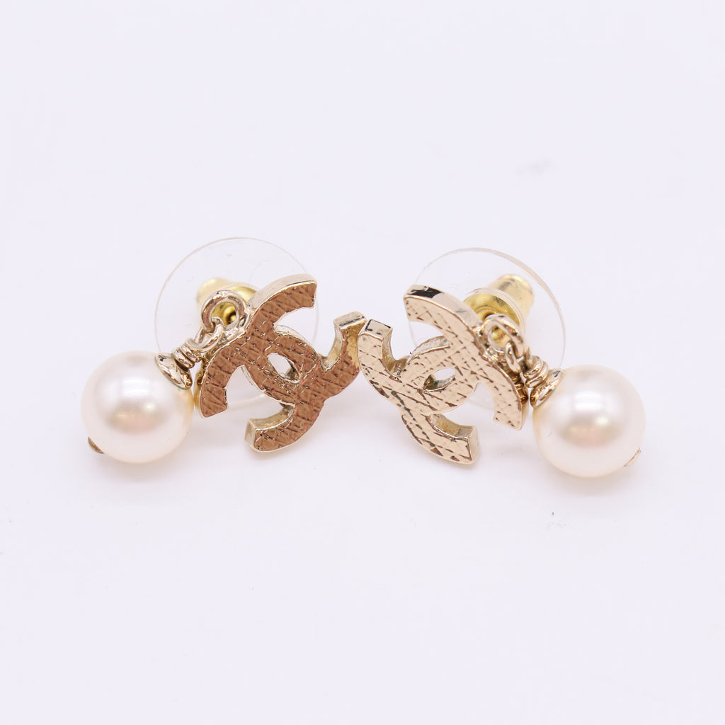 Gold Metal CC Faux Pearl Drop Earrings W22991
