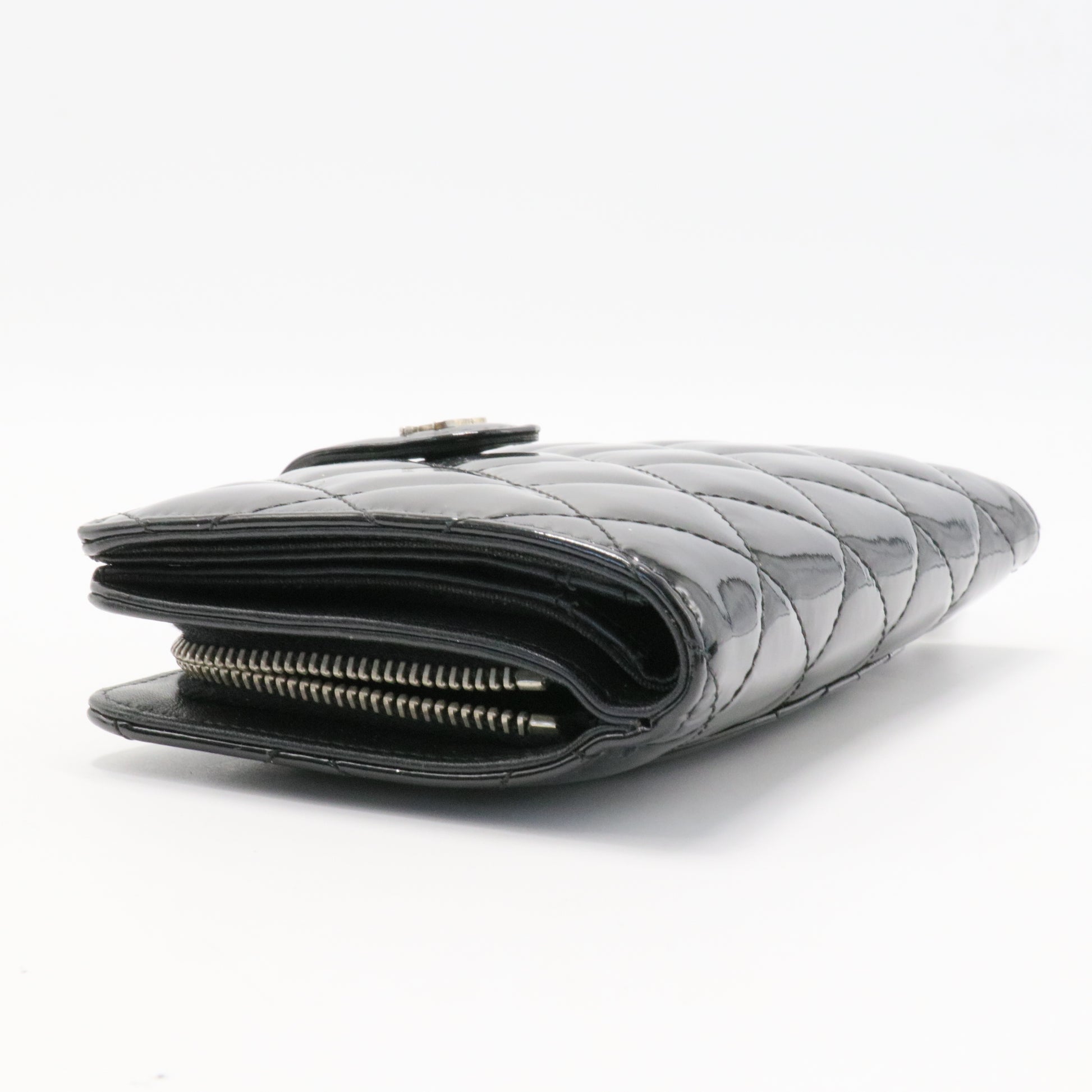Quilted Pattern Leather Wallet