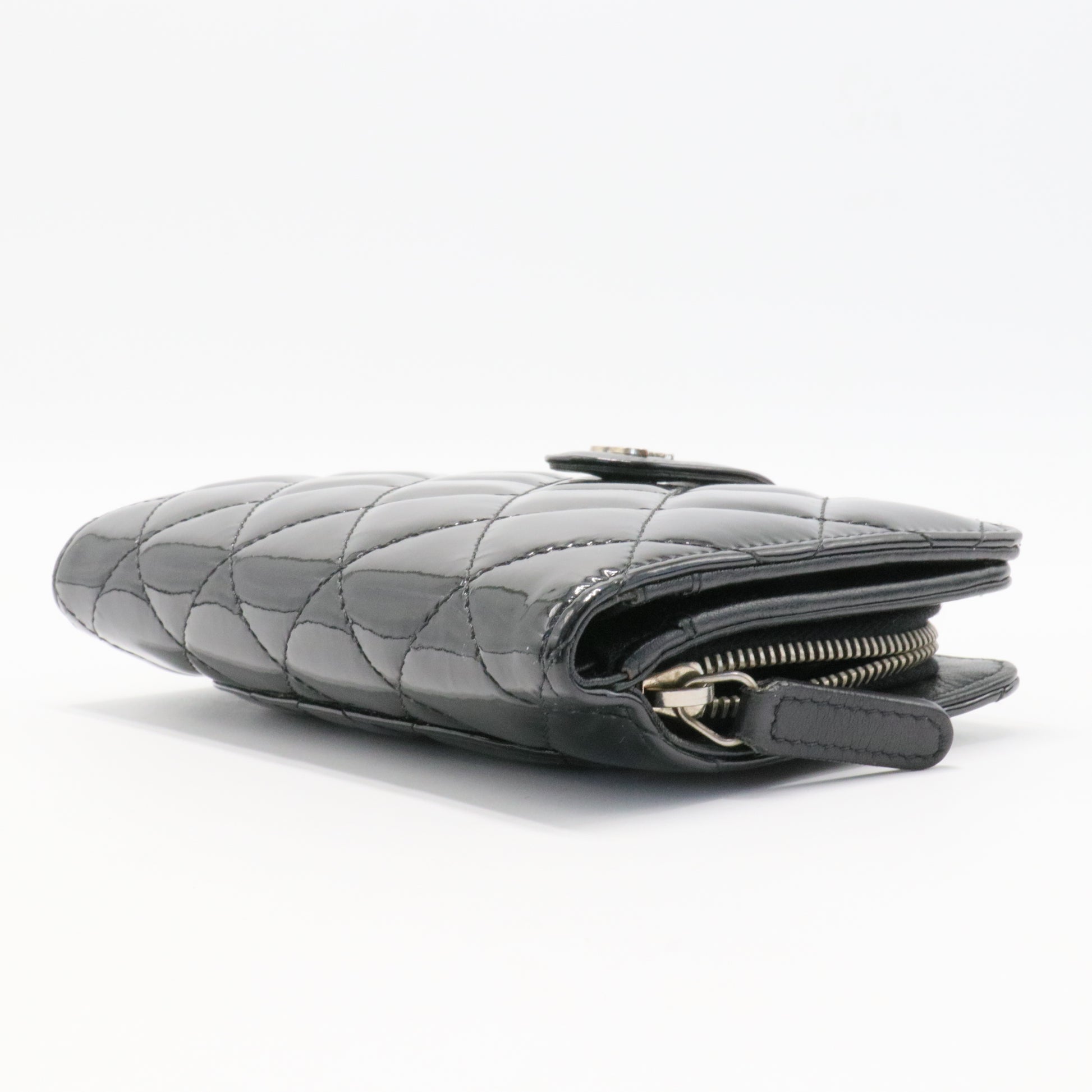 Quilted Pattern Leather Wallet