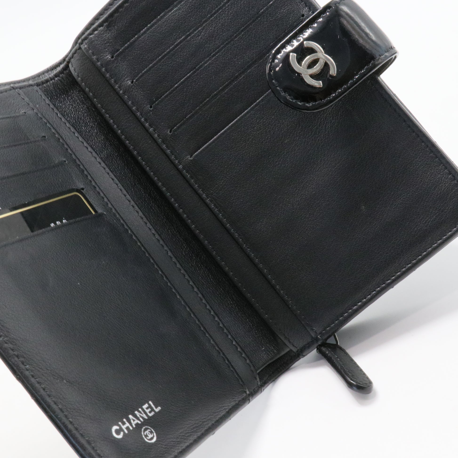 Quilted Pattern Leather Wallet
