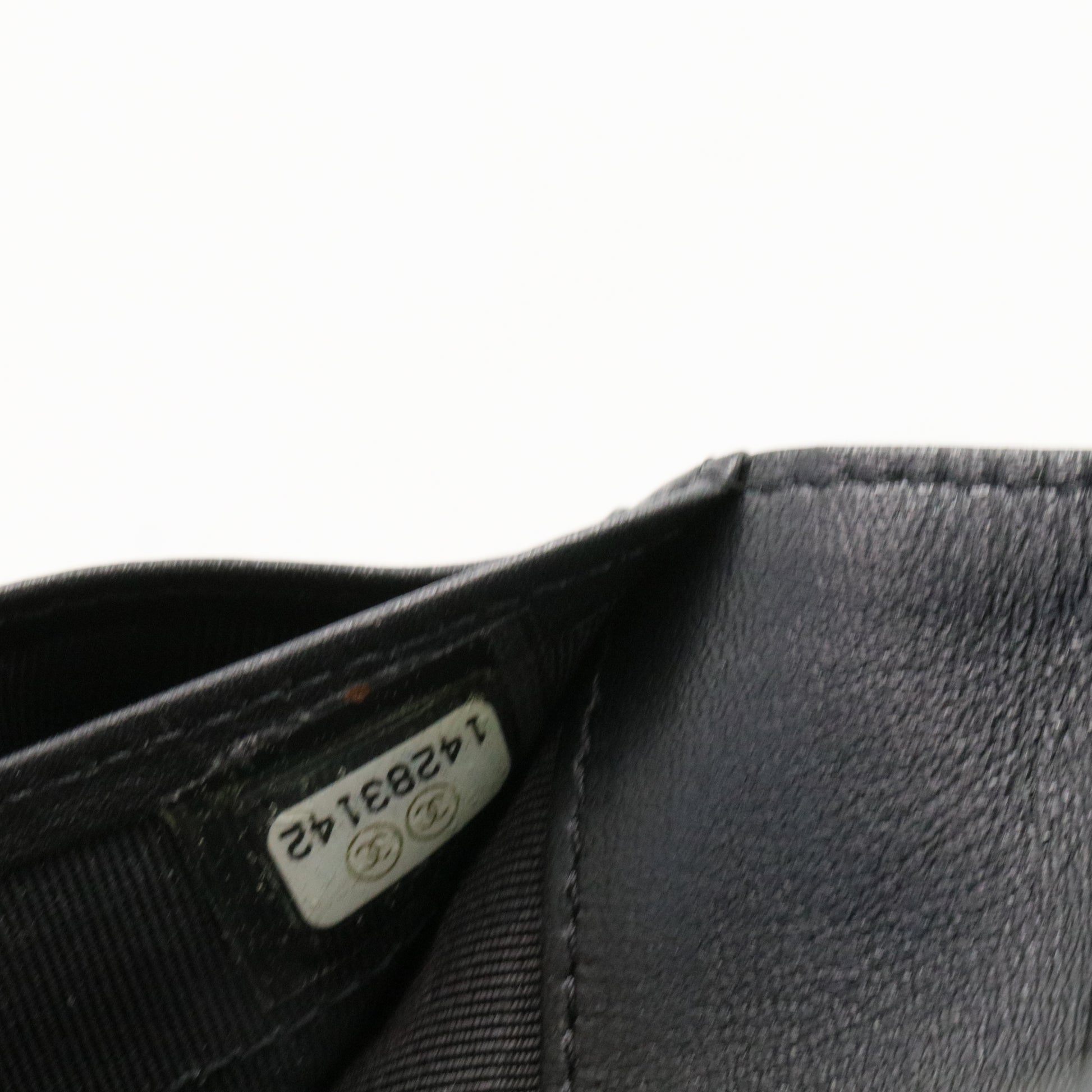 Quilted Pattern Leather Wallet