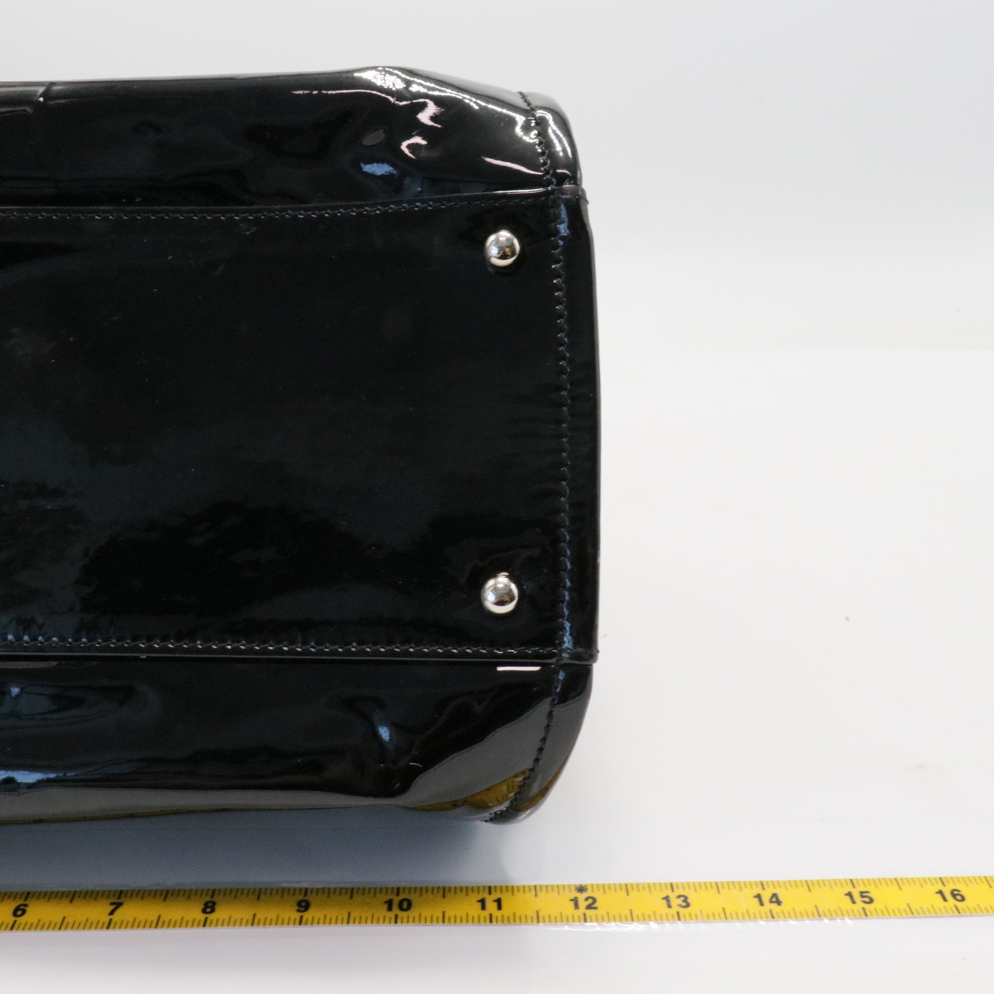 Lipstick Accordion Tote Patent