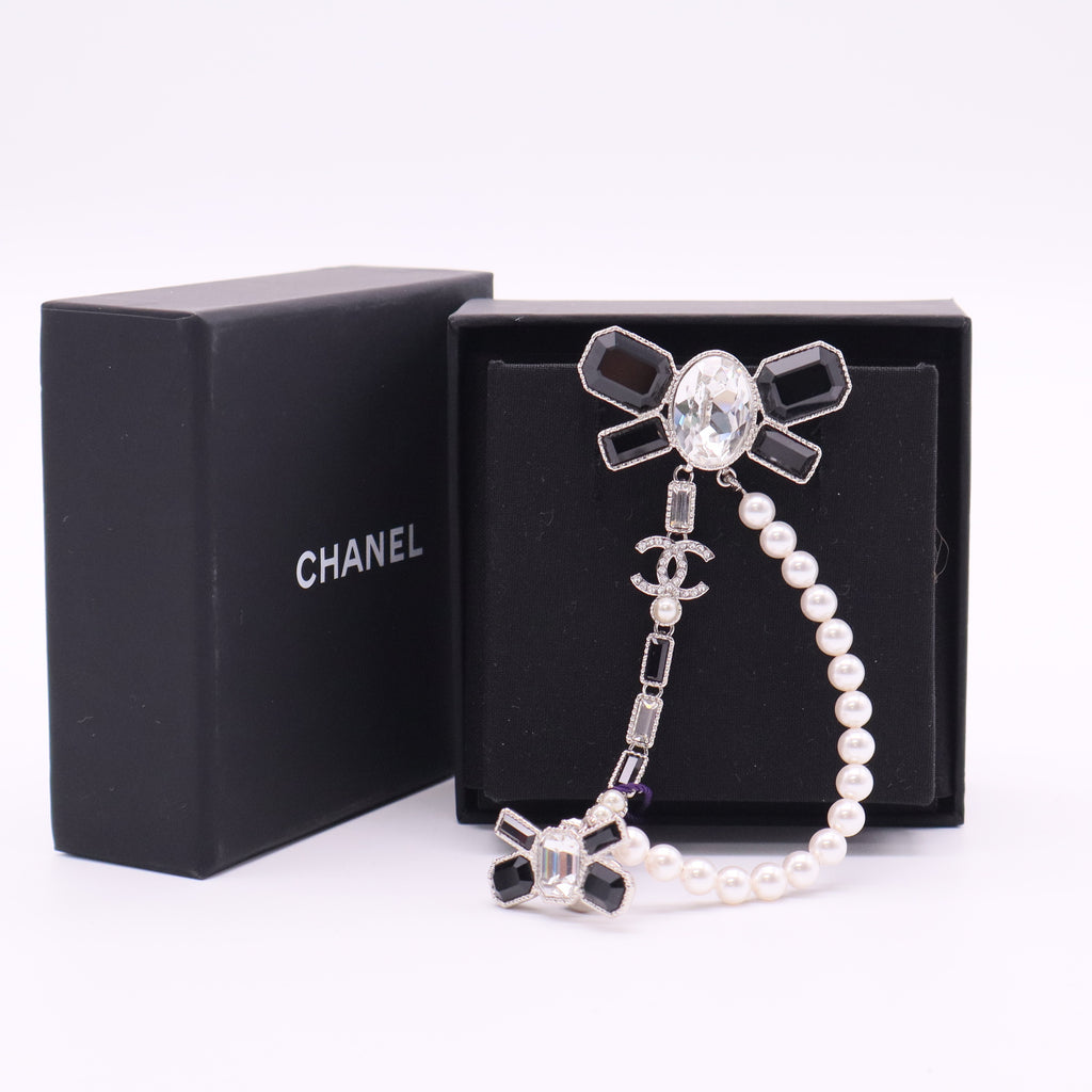 Faux Pearl & Strass CC Brooch Twins