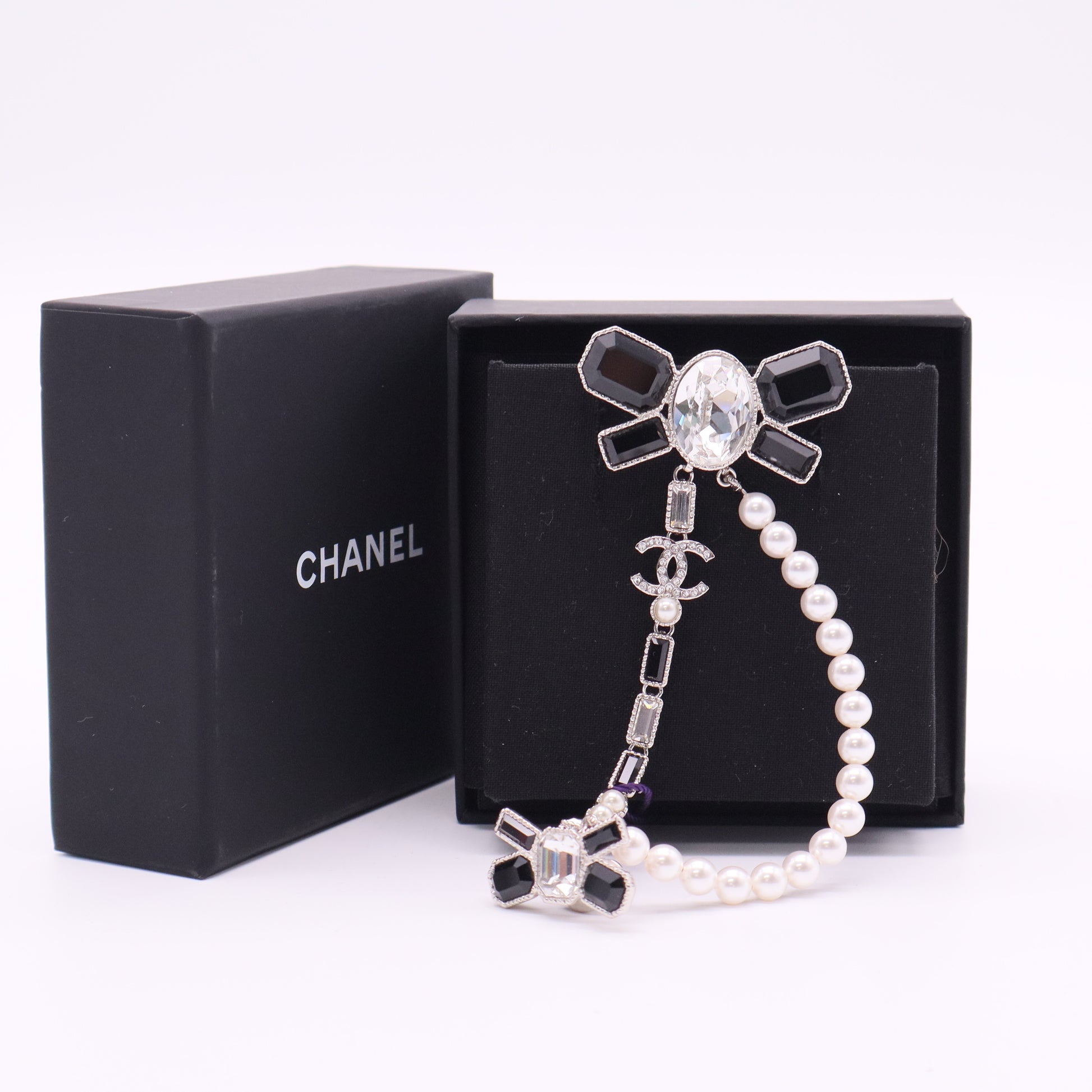 Faux Pearl & Strass CC Brooch Twins