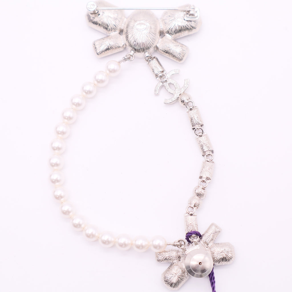 Faux Pearl & Strass CC Brooch Twins