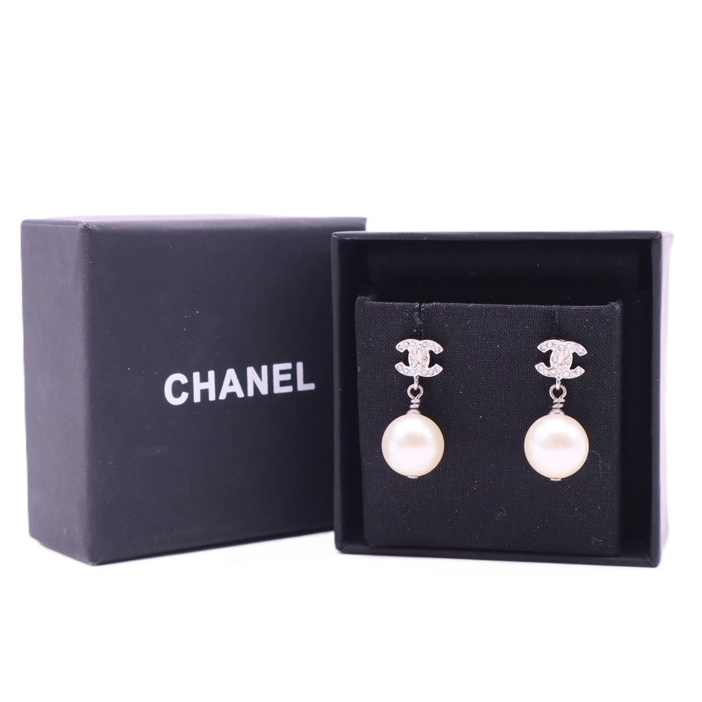 CC Logo Earrings Metal twins