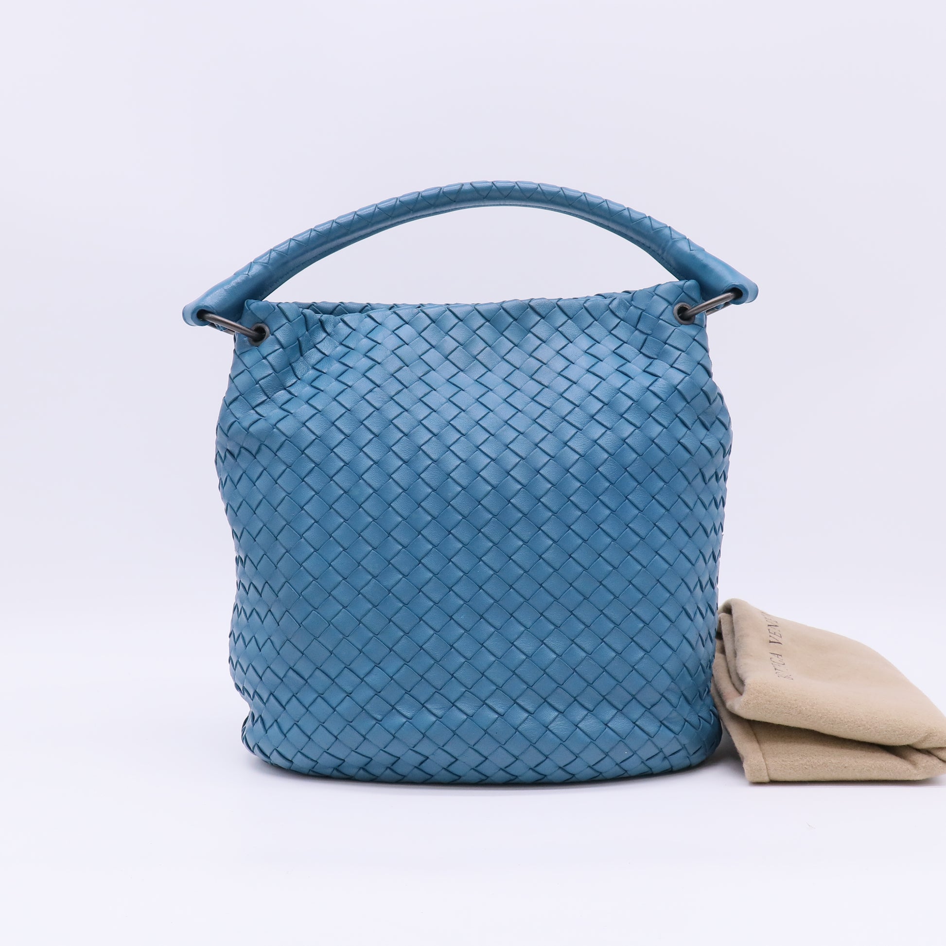 Bucket Bag Intrecciato Nappa Small B23936