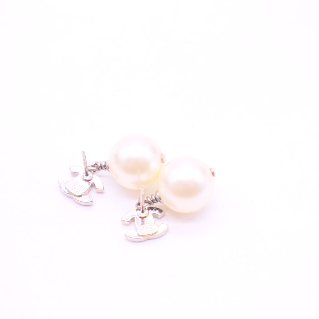 CC Logo Earrings Metal twins