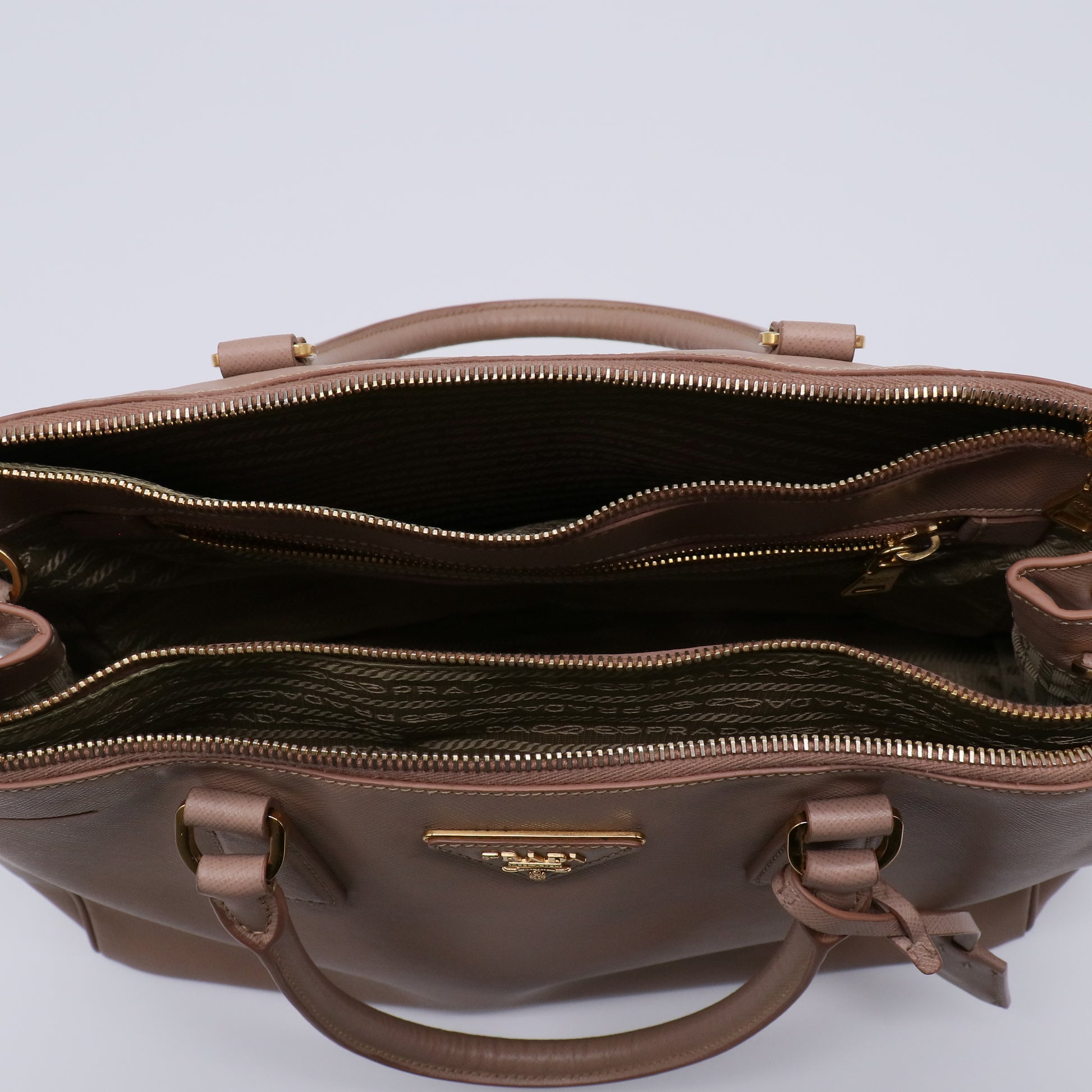 Saffiano  Medium Galleria Double Zip ToteB21481