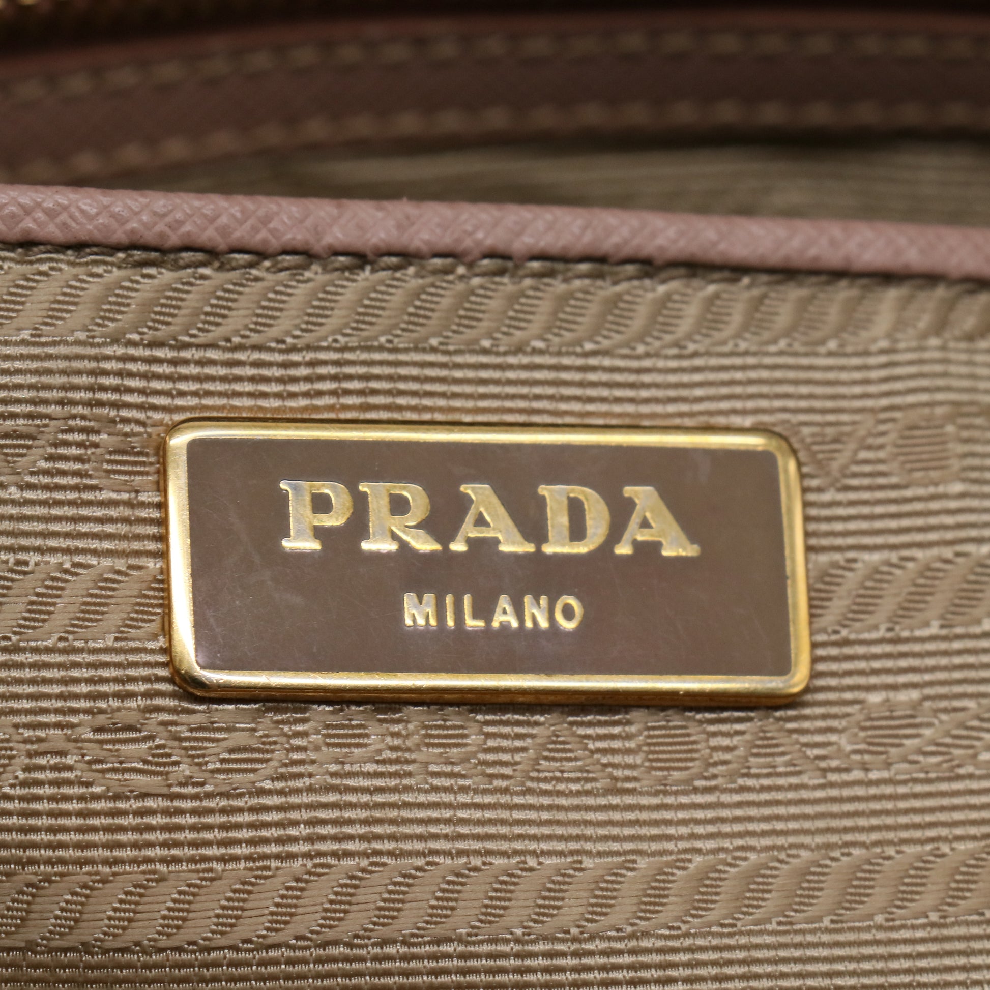 Saffiano  Medium Galleria Double Zip ToteB21481