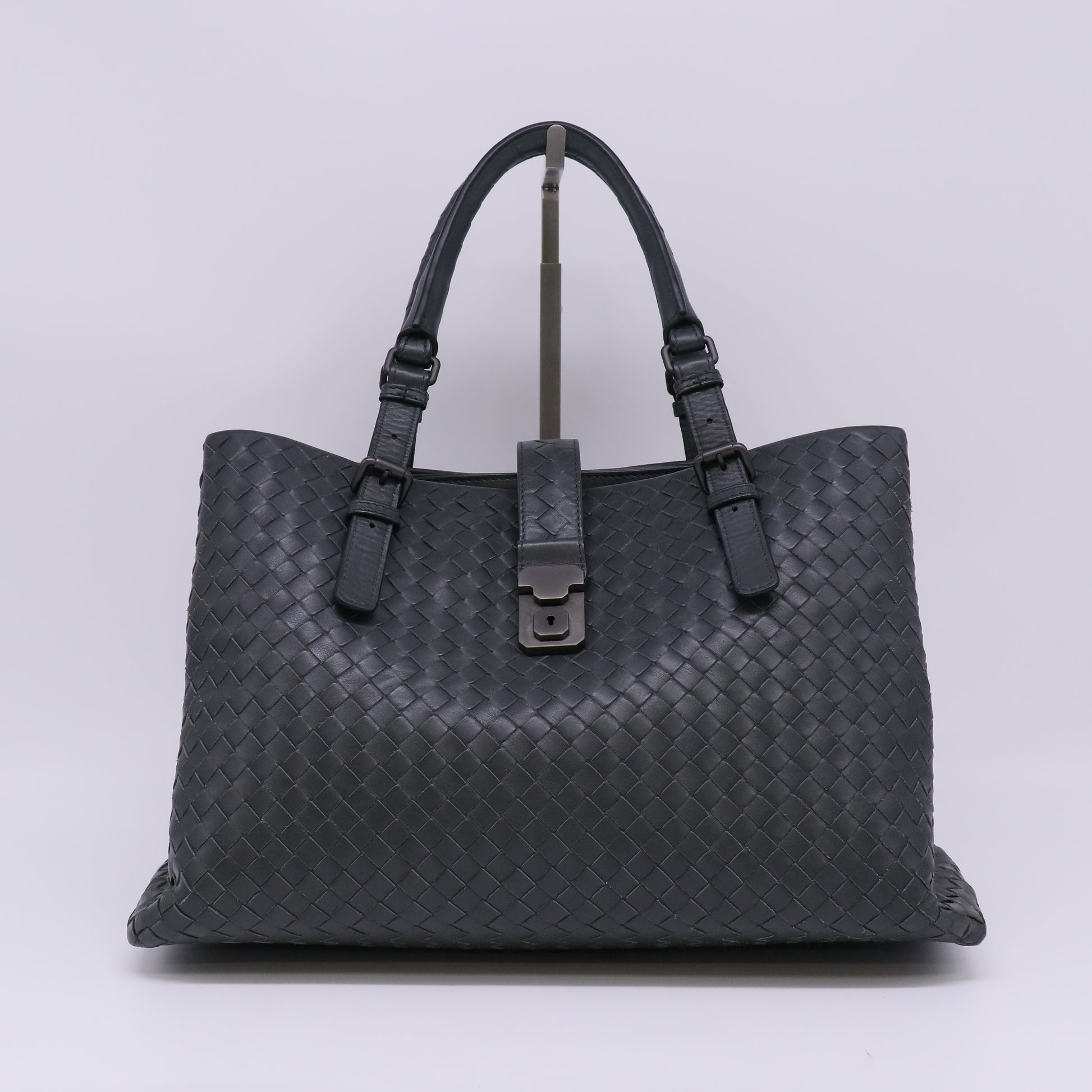 Roma Bag Intrecciato Nappa Medium B23908