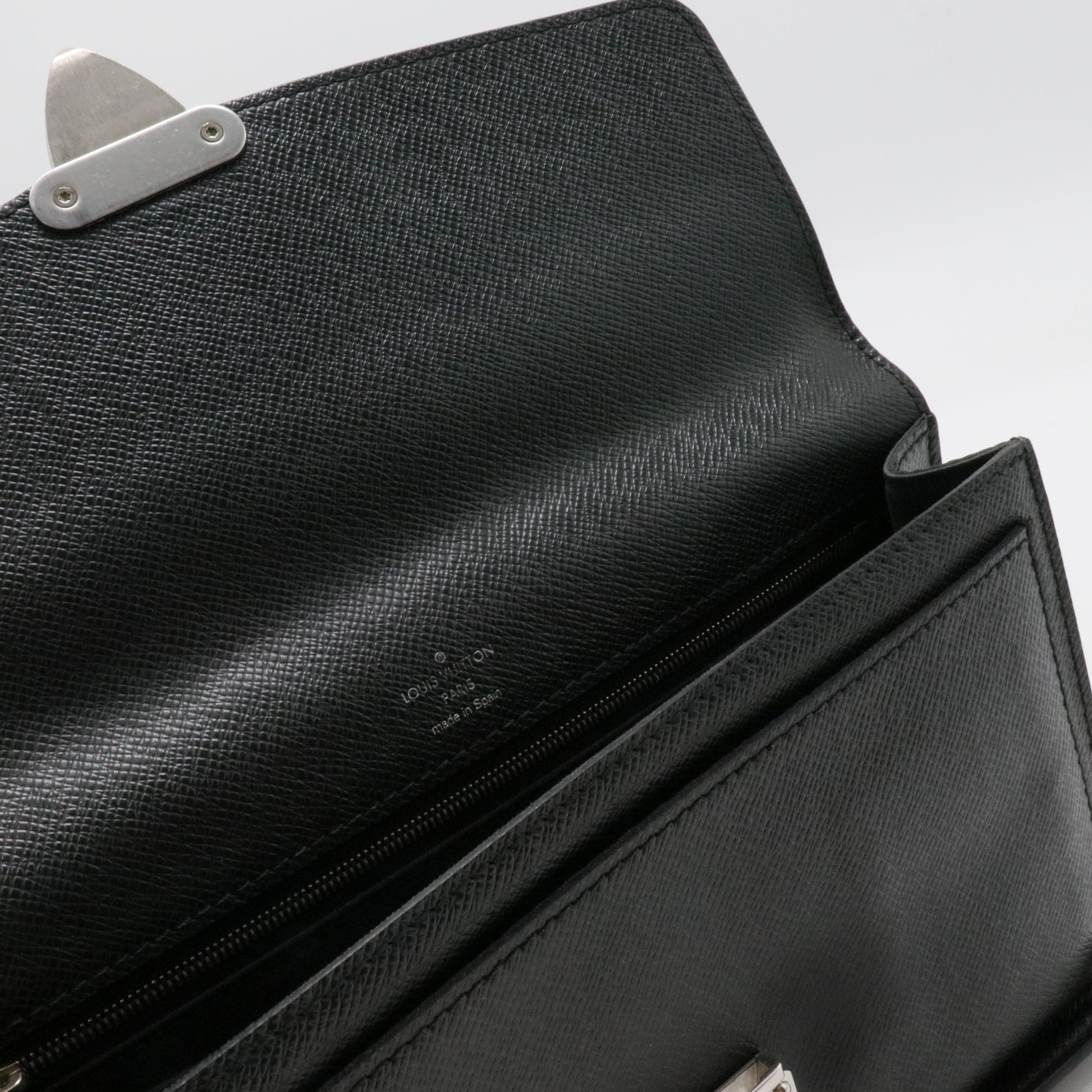 Belaia Clutch Taiga Leather