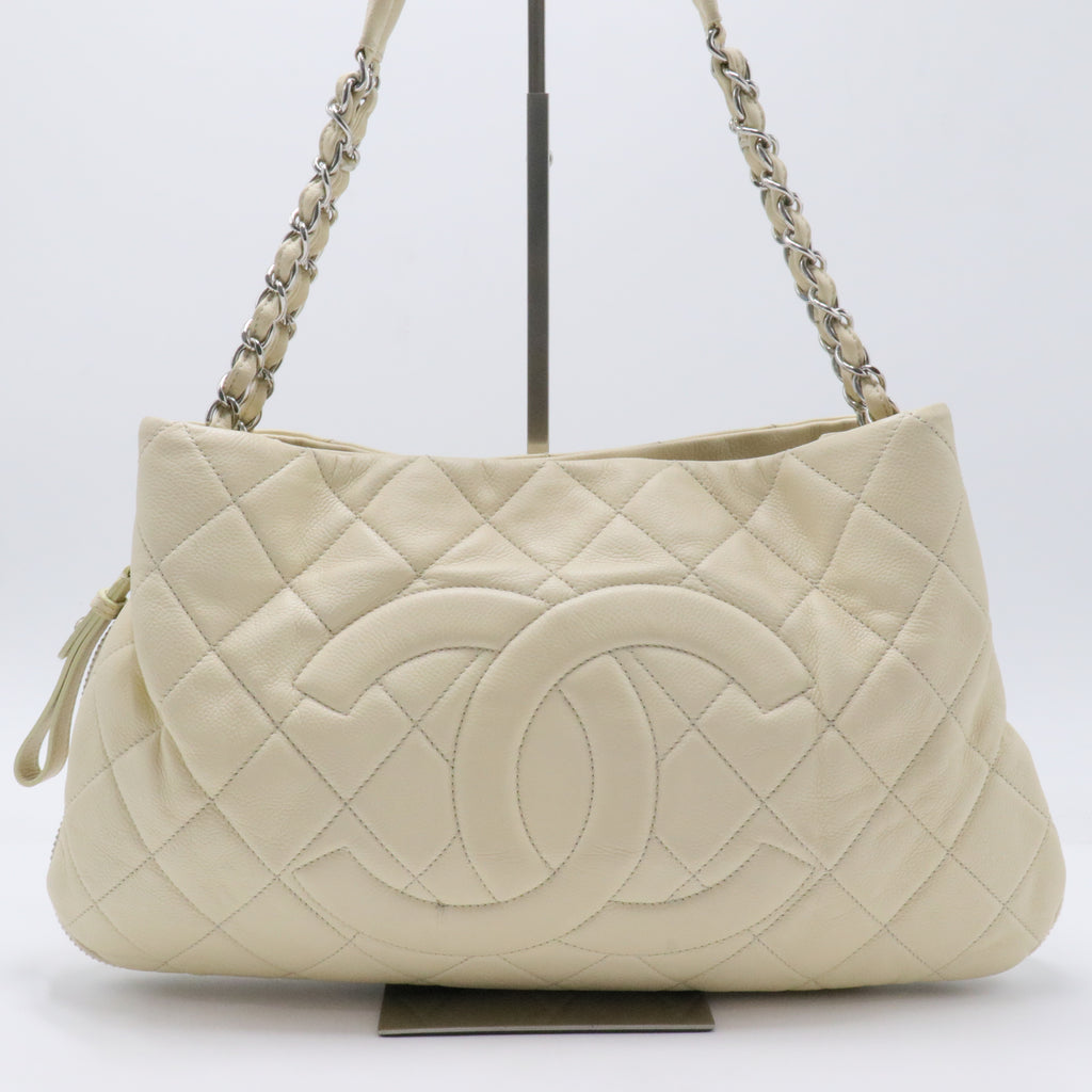Timeless CC Expandable Tote Quilted Caviar Medium